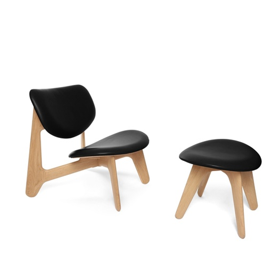 Křeslo SLAB černá kůže s dubovým podstavcem