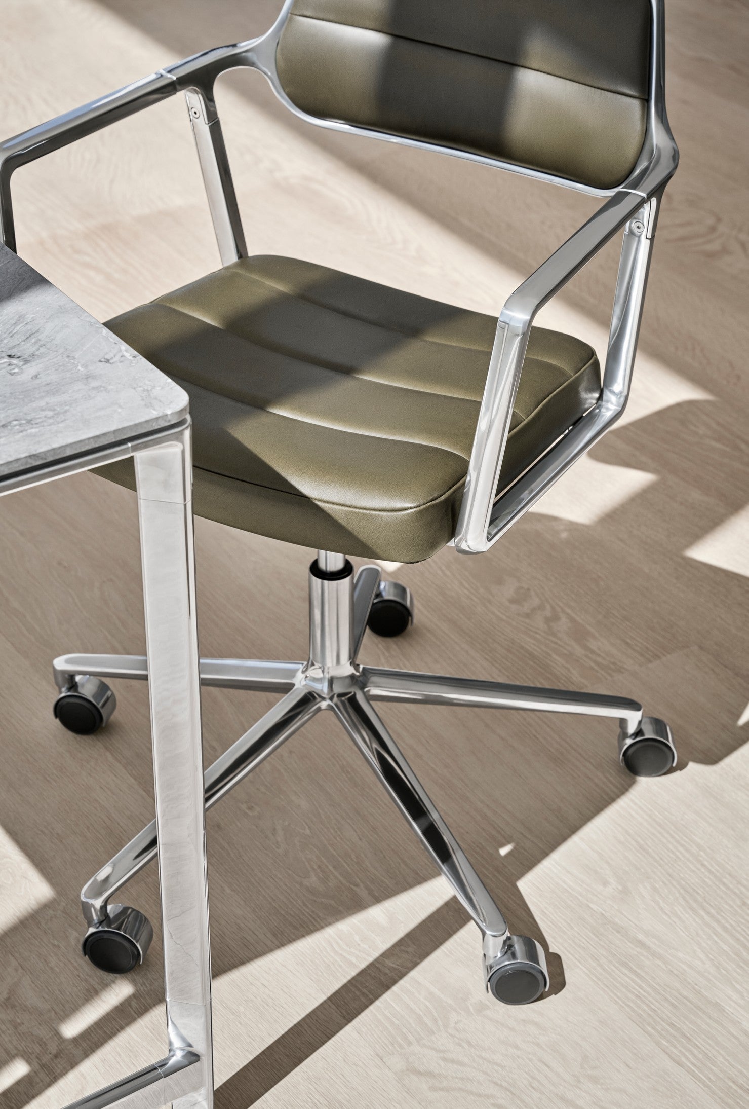 Office chair 453+ black leather with black metal base