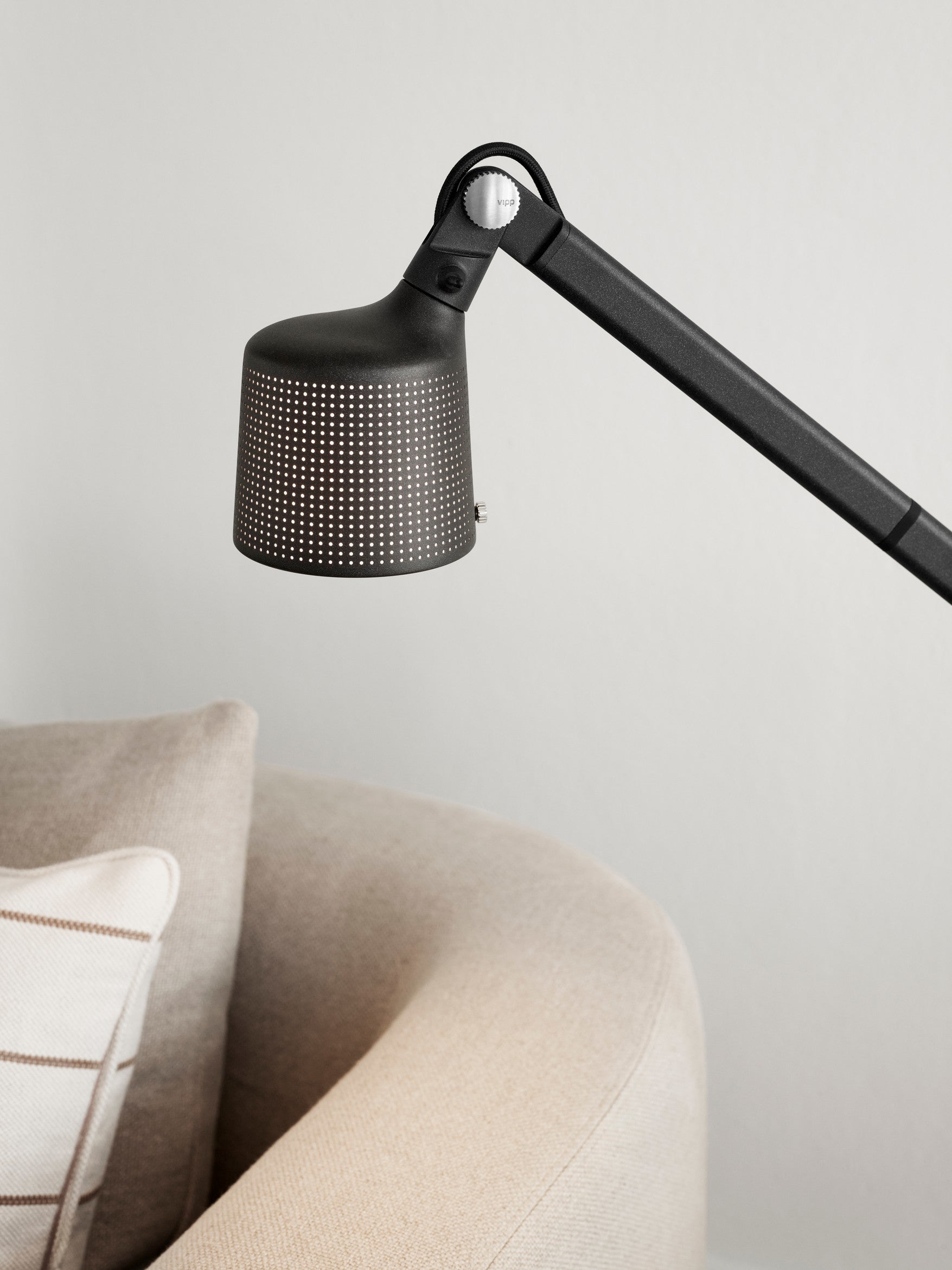 Lampa podłogowa 525 czarny metal – szkło