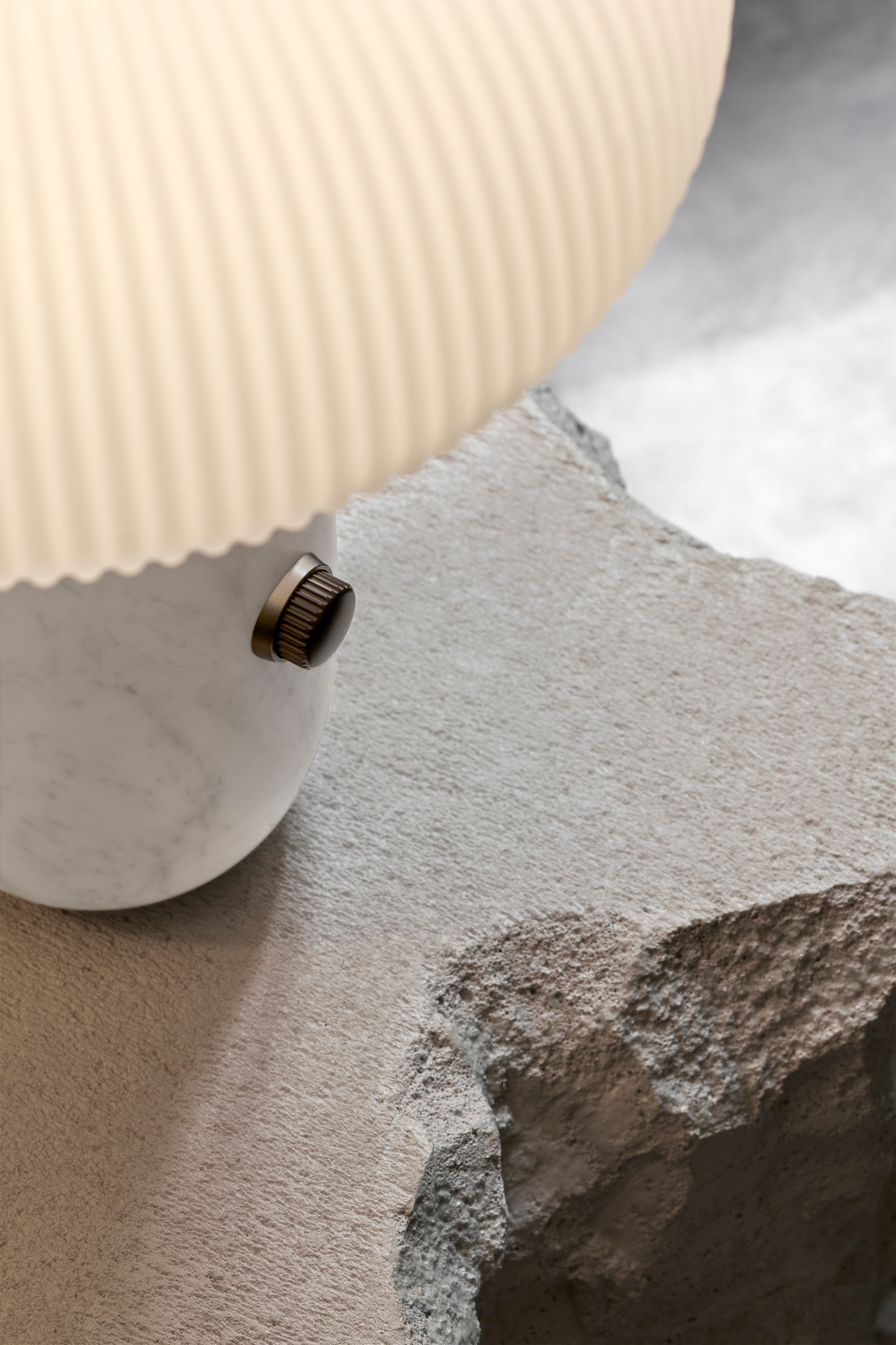 Stolní lampa SCULPTURE bílý mramor