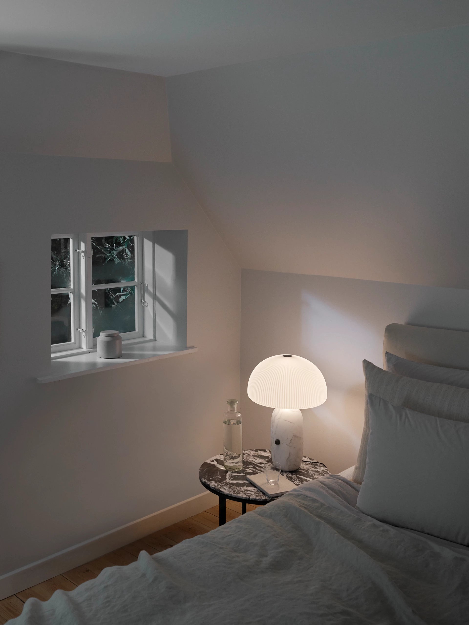 Stolní lampa SCULPTURE bílý mramor