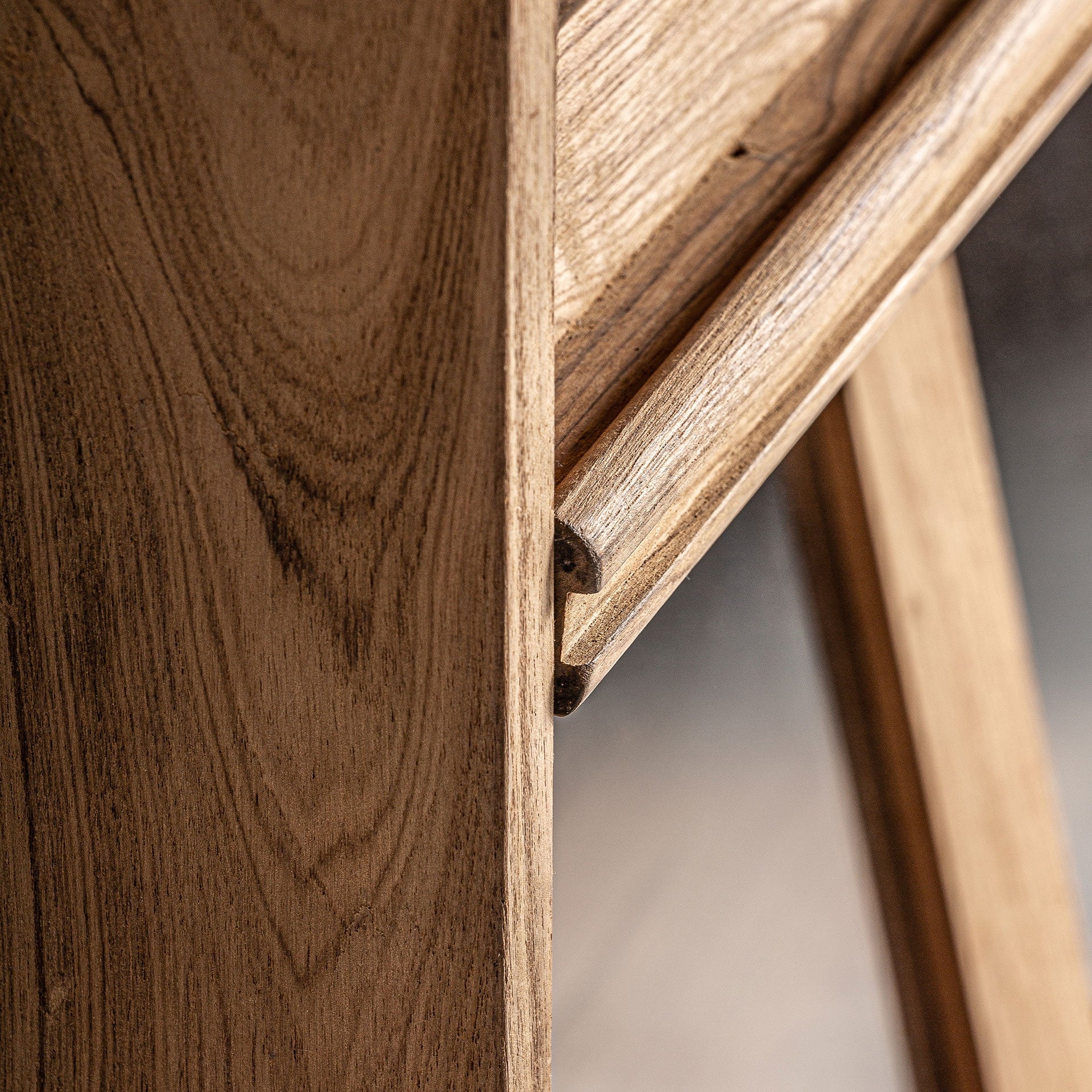 Vitrína BACKLYN z recyklovaného teakového dřeva