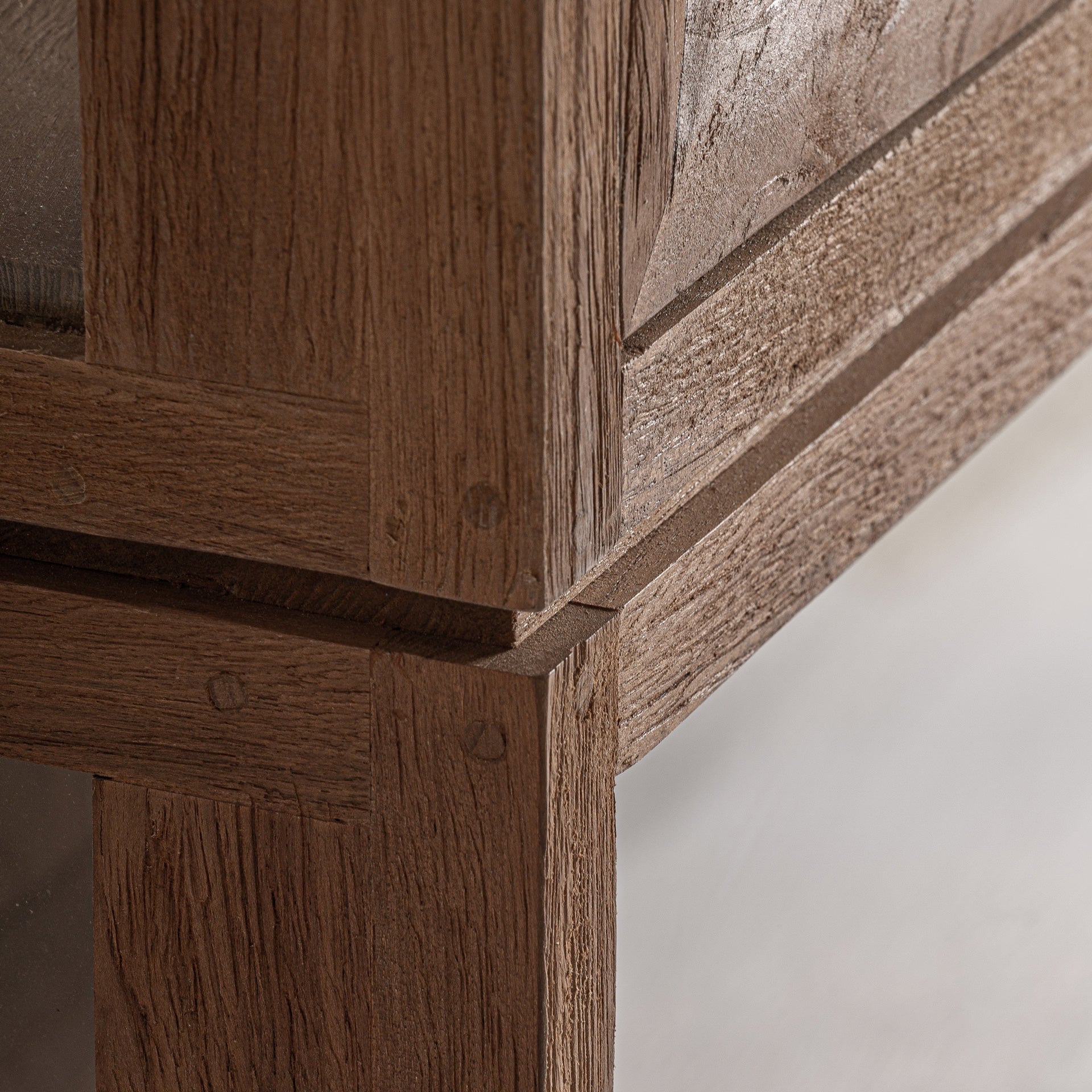 Vitrína BROICH teakové dřevo