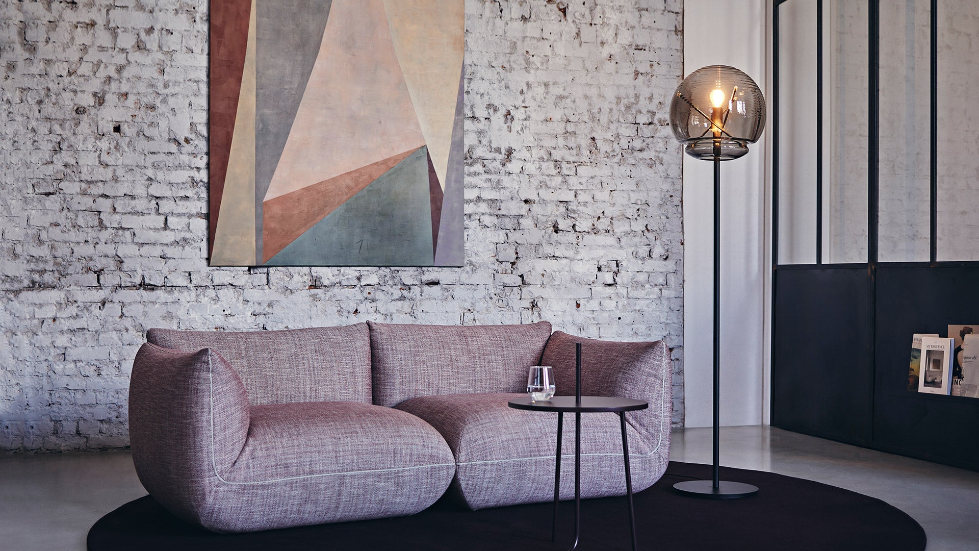 VITRUVIO black floor lamp with glass shade