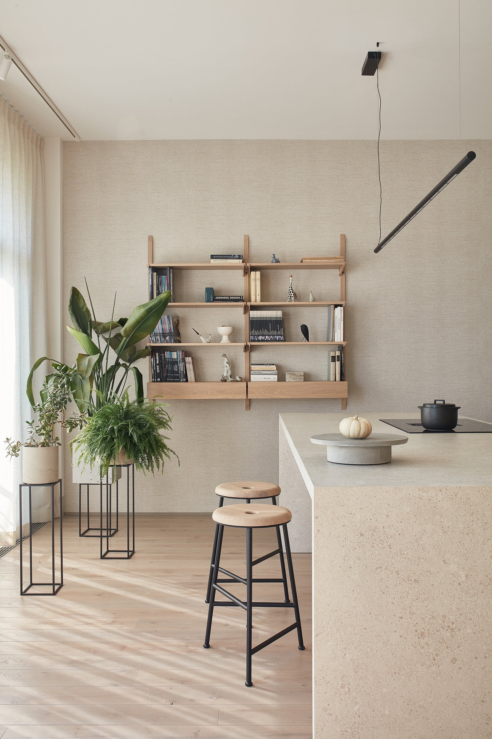 Systém polic NOKI černé dubové dřevo