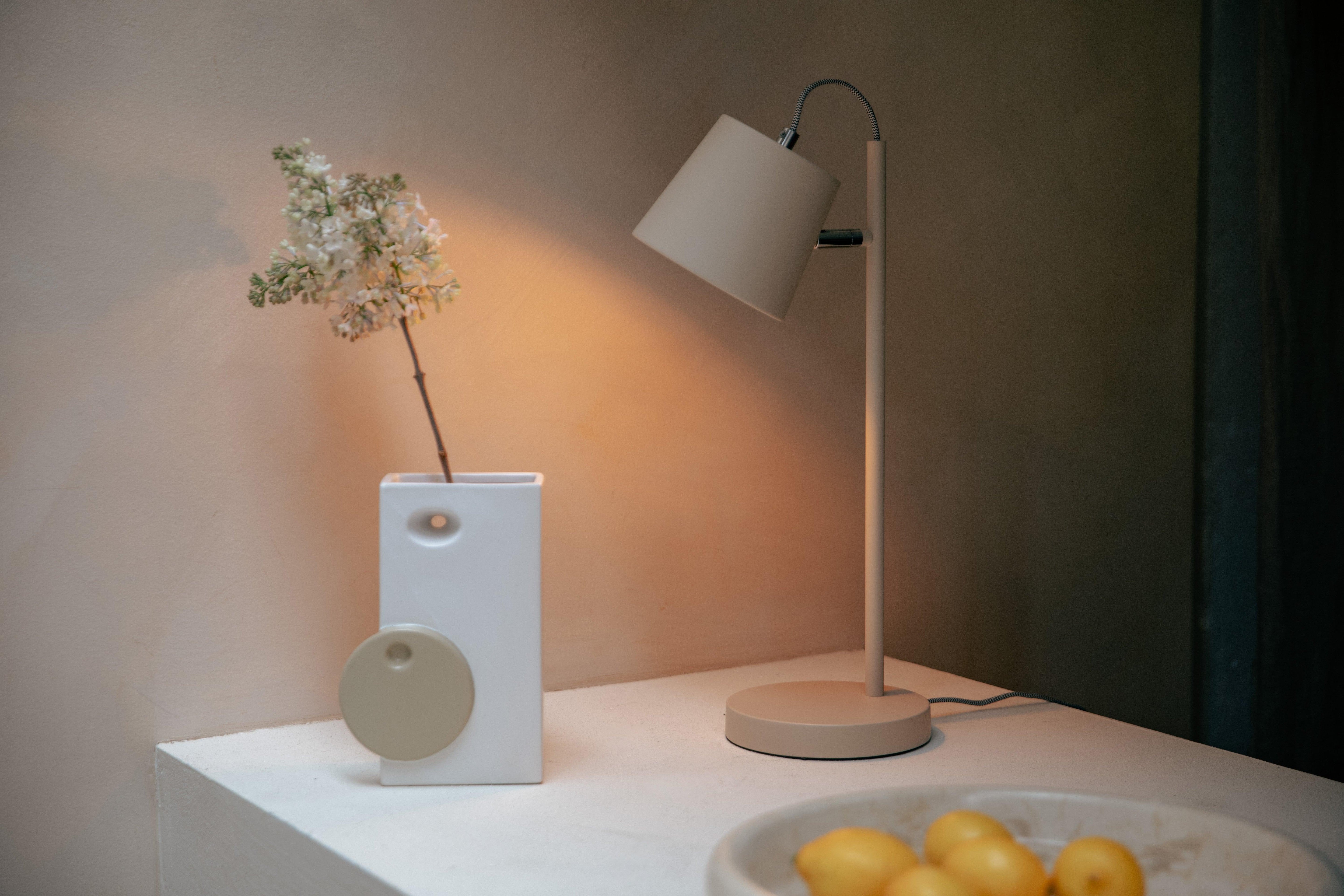 Wazon ceramiczny BLOOMER jasnobeżowy ze złotym Zuiver Eye on Design