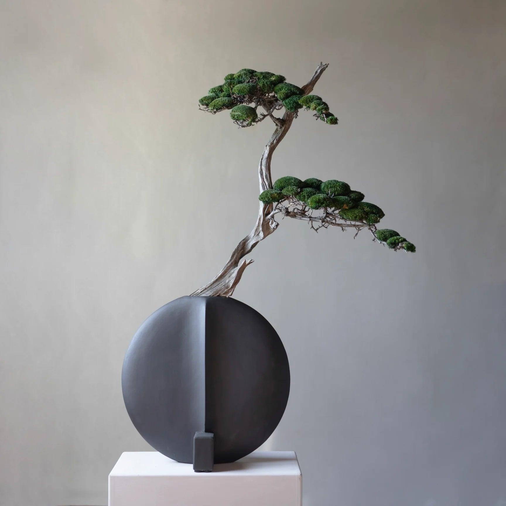 Wazon GUGGENHEIMA ciemnobrązowy 101 Copenhagen Eye on Design