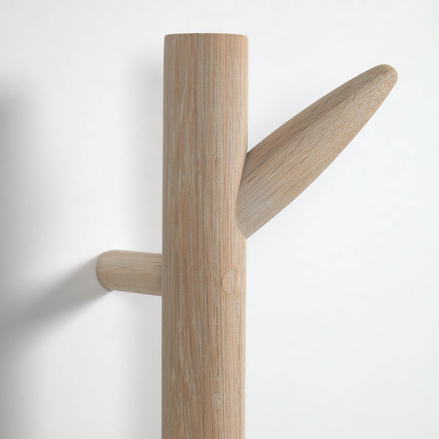 Wieszak ścienny NATANE lite drewno brzozowe La Forma Eye on Design