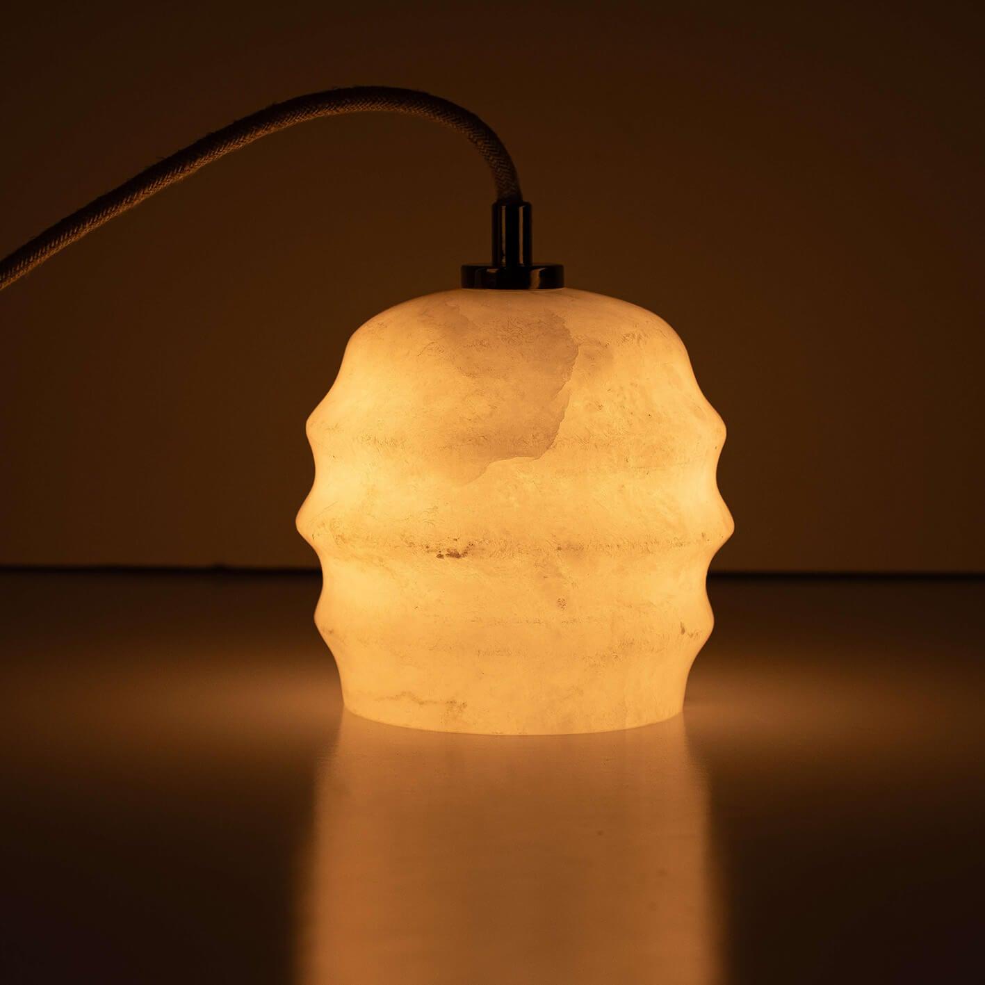 Żyrandol alabastrowy KALLIOPE mosiężny Embassy Interiors Eye on Design