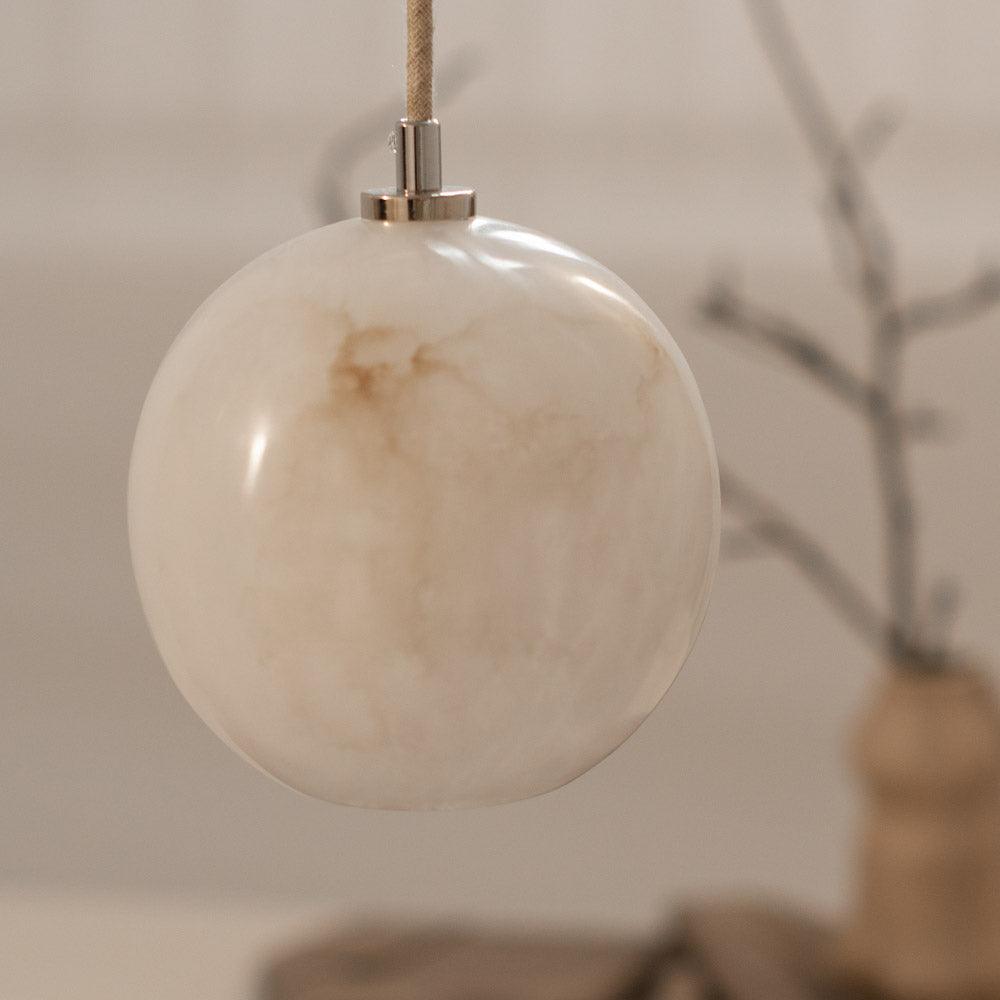 Żyrandol alabastrowy SELENE nikiel Embassy Interiors Eye on Design