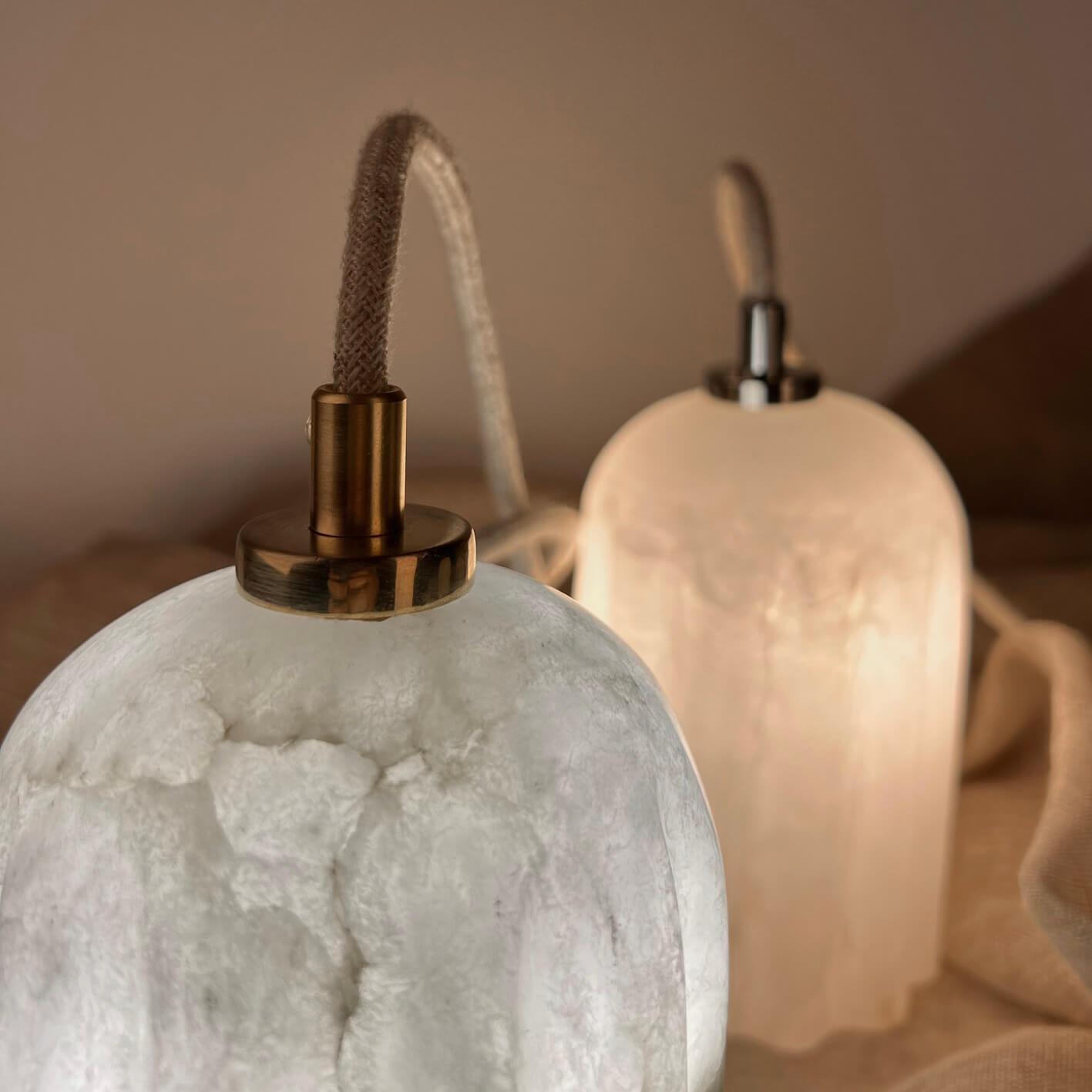 Żyrandol alabastrowy URANIA mosiężny Embassy Interiors Eye on Design