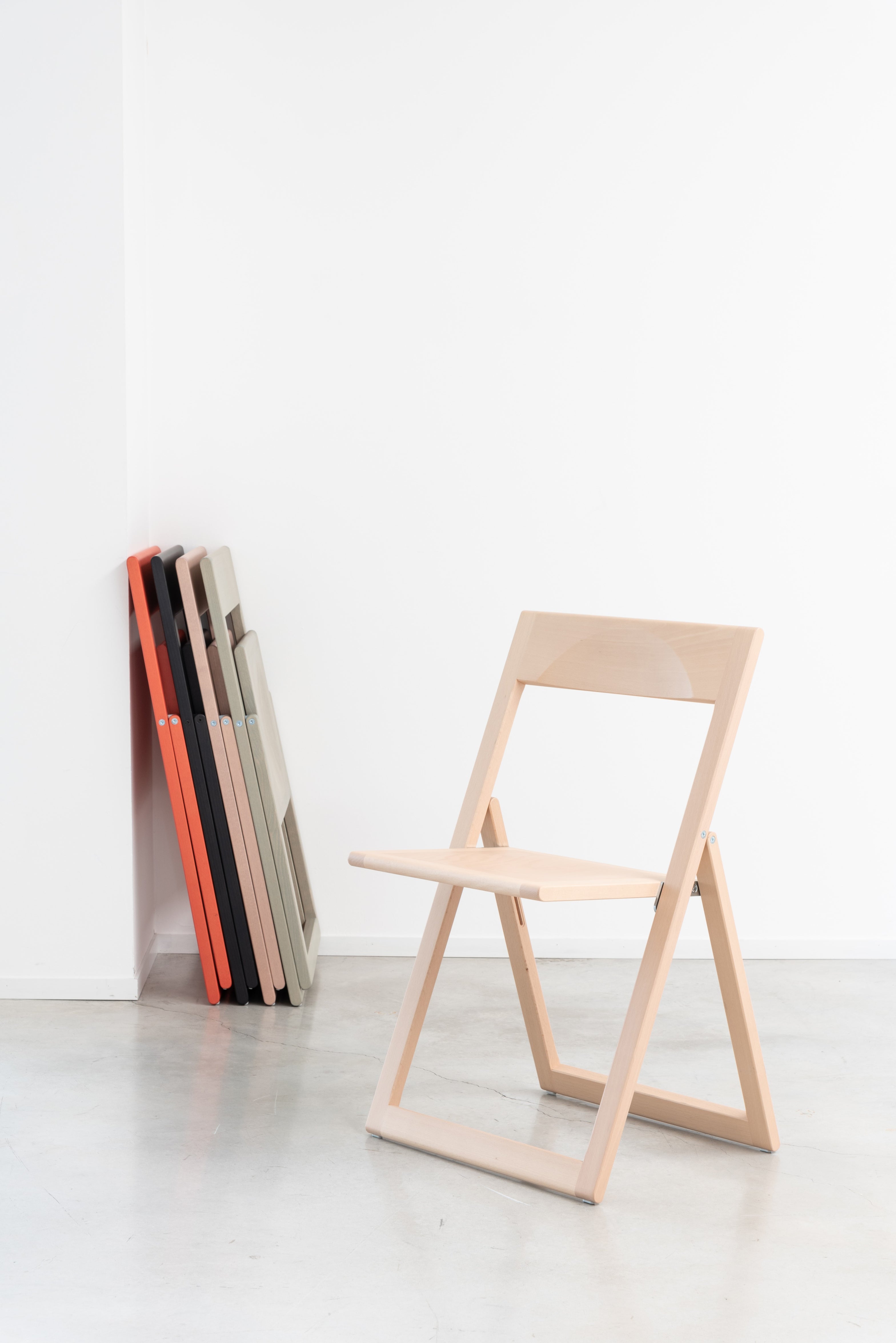 Krzesło składane AVIVA drewniany Magis Eye on Design