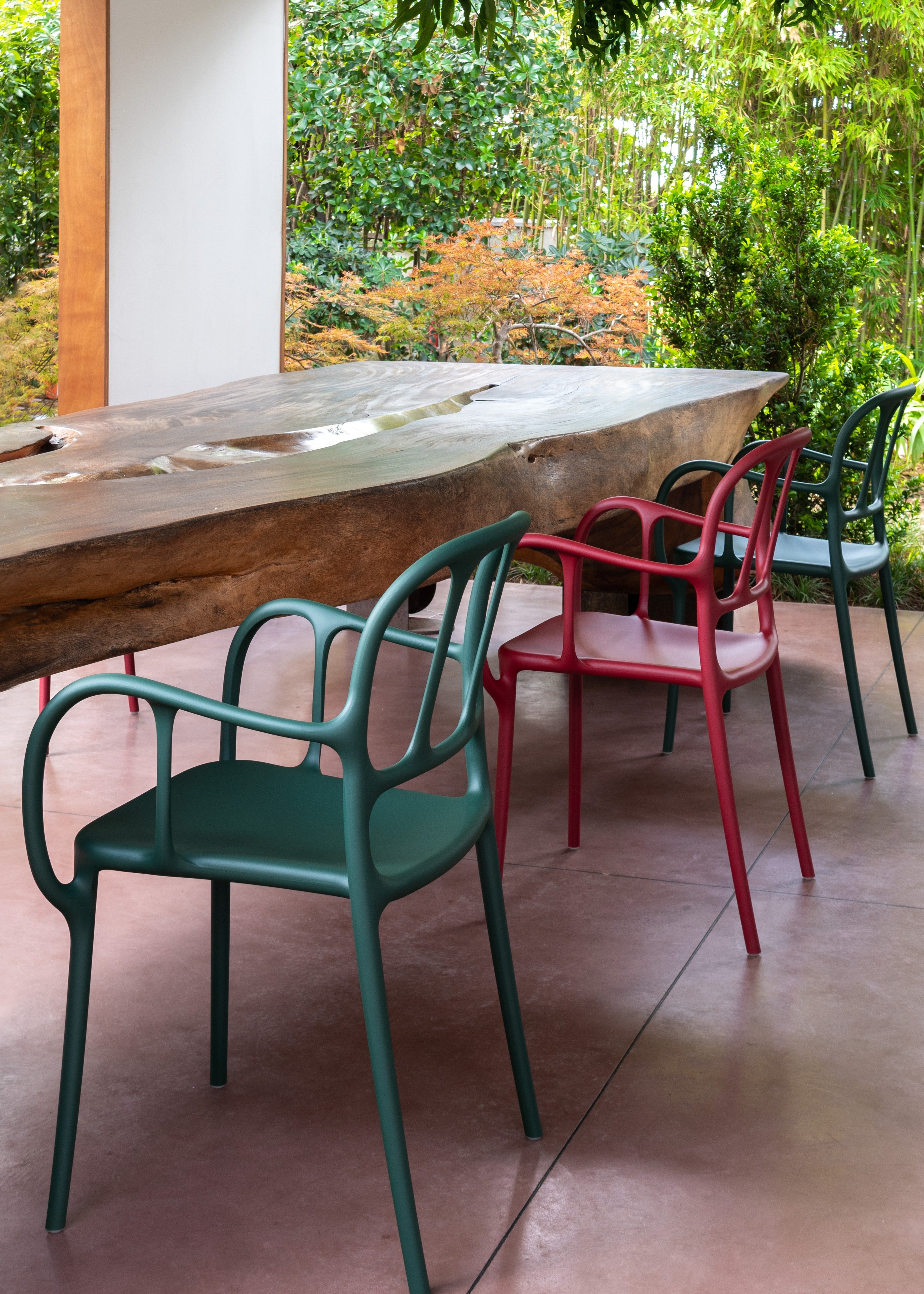 Krzesło zewnętrzne MILA czarny Magis Eye on Design