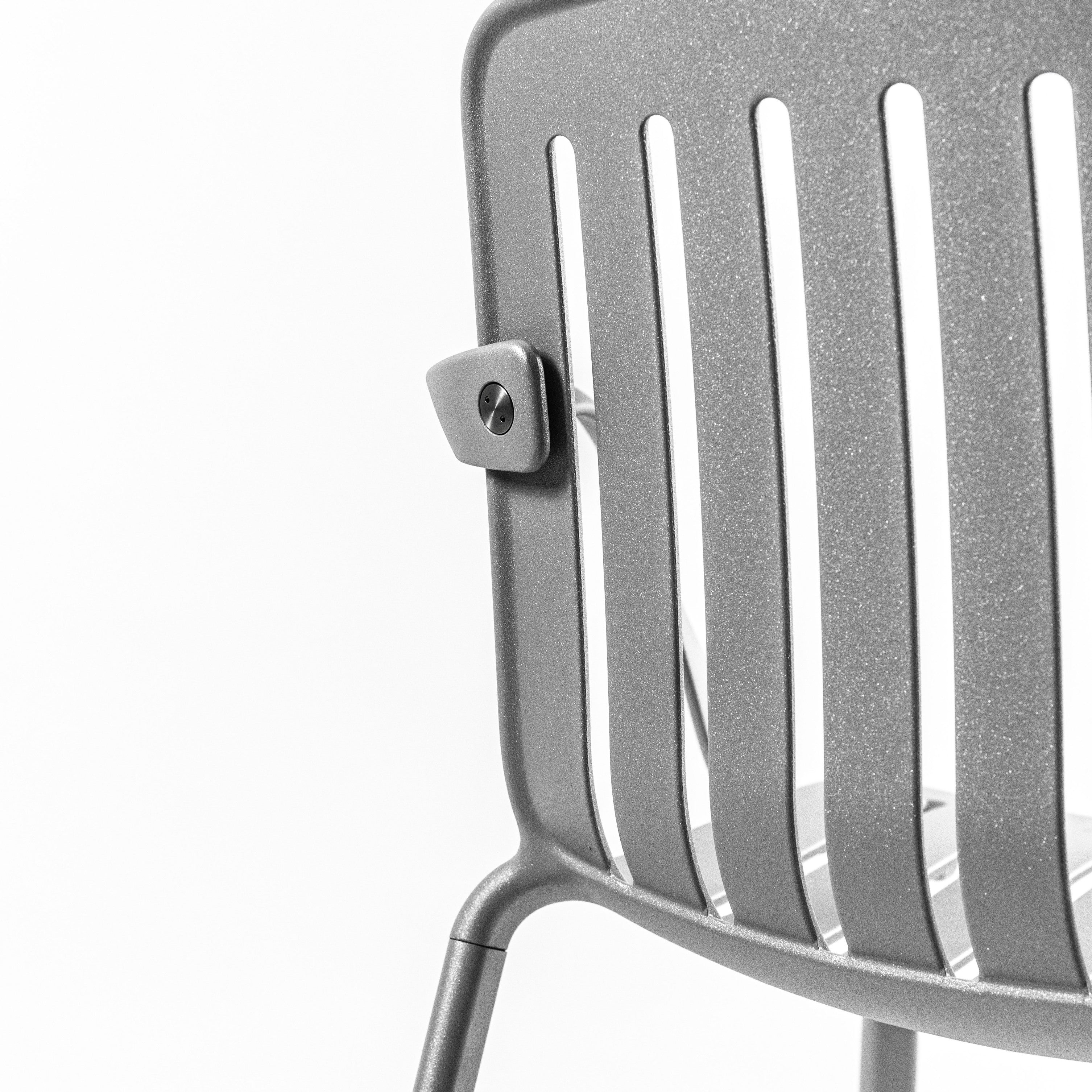 Krzesło zewnętrzne z podłokietnikami PLATO szary Magis Eye on Design