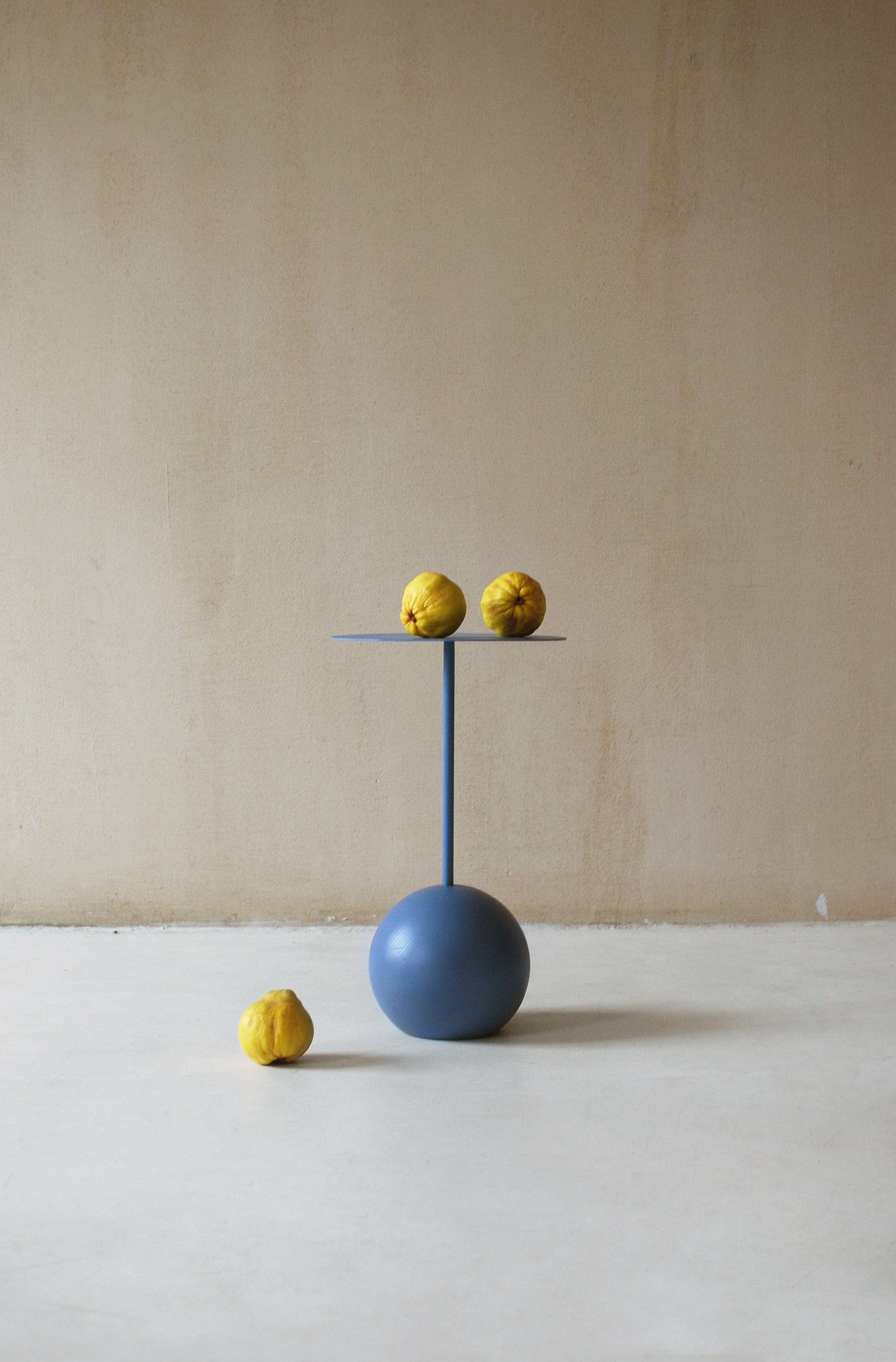 Stolik kawowy SU jesion Salak Niebieski Eye on Design