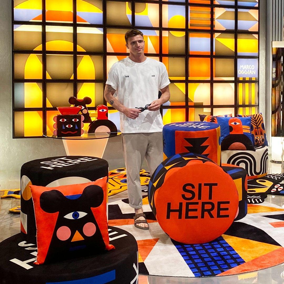 Puf SIT HERE niebieski Qeeboo Eye on Design