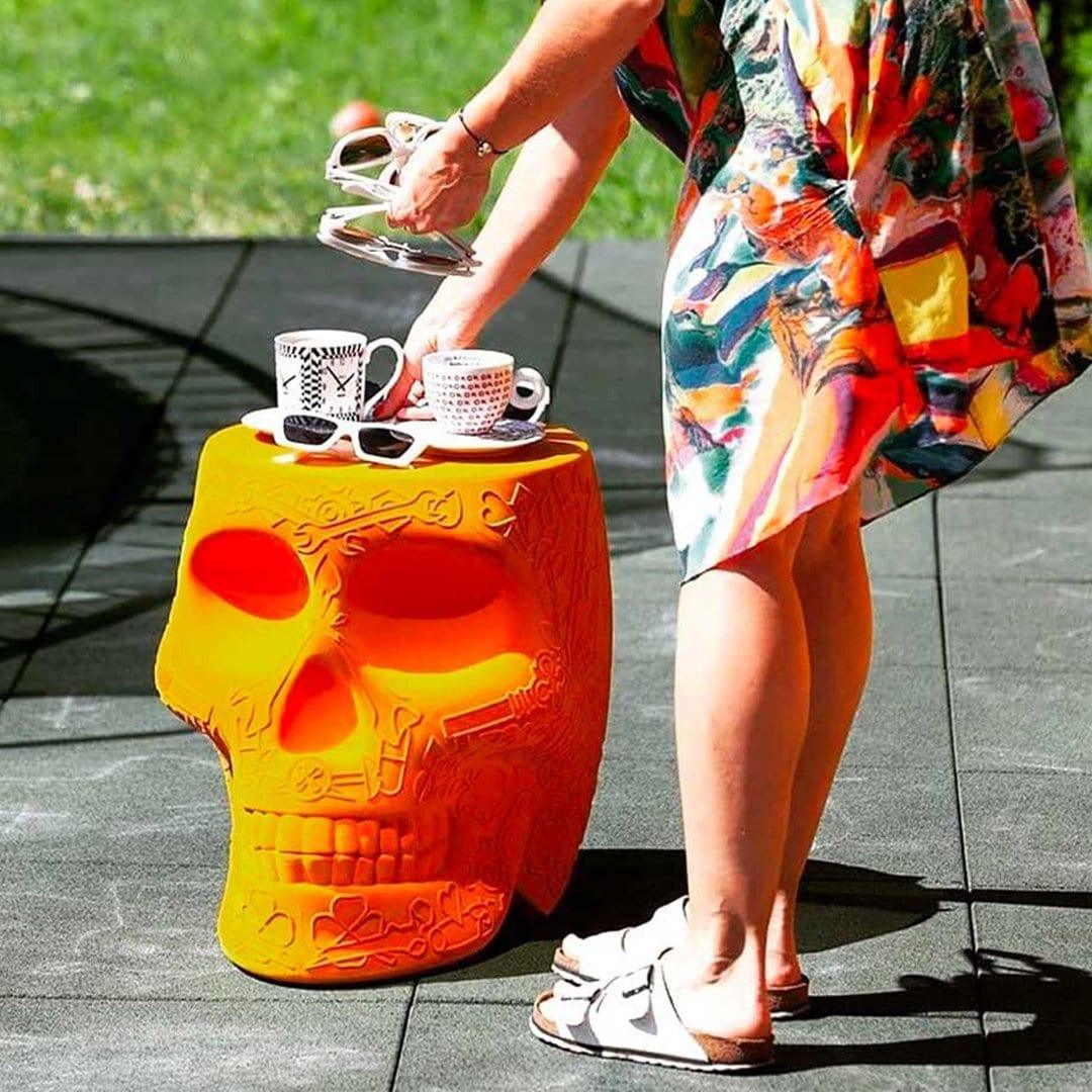 Stołek i stolik boczny MEXICO VELVET pomarańczowy Qeeboo Eye on Design