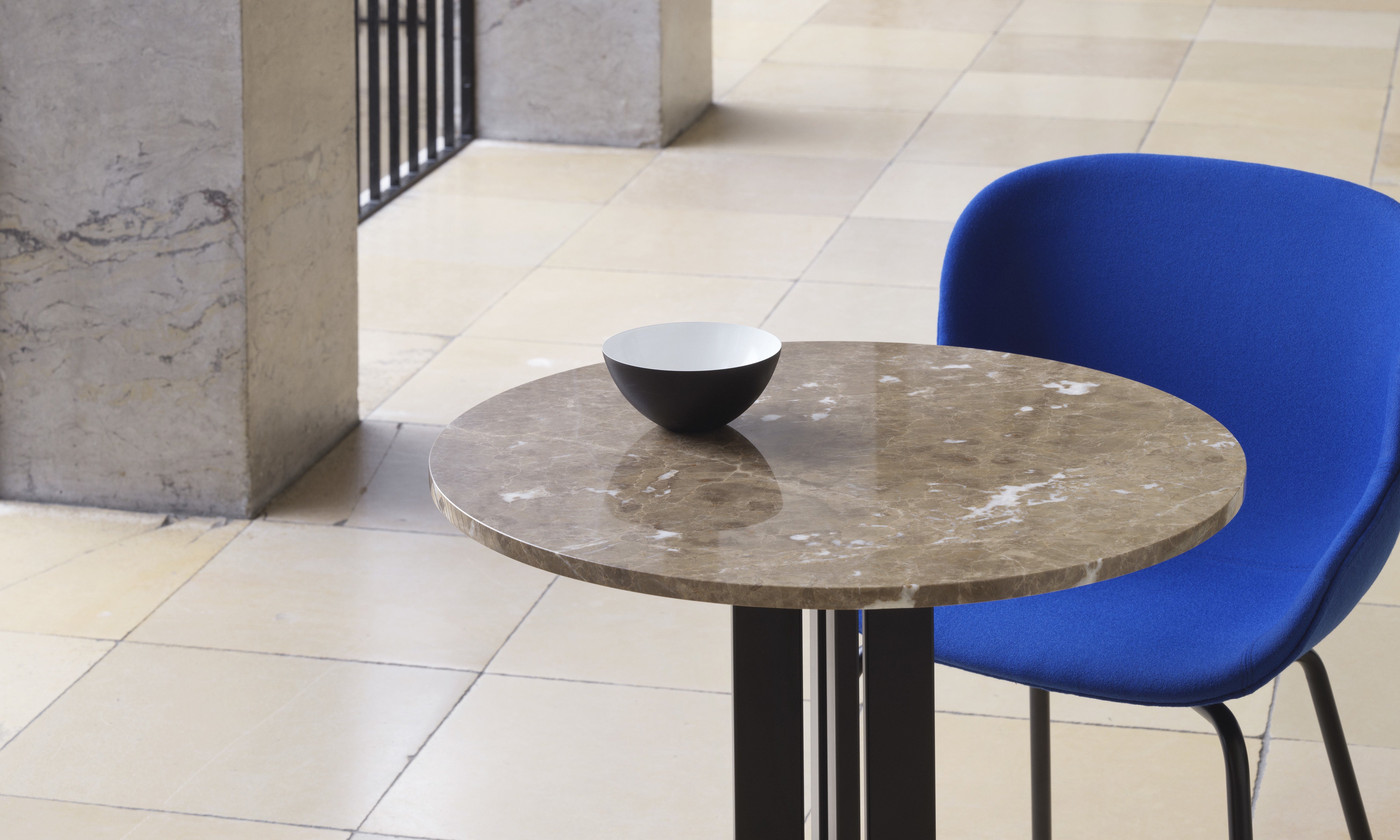 Stoły barowe i kawiarniane