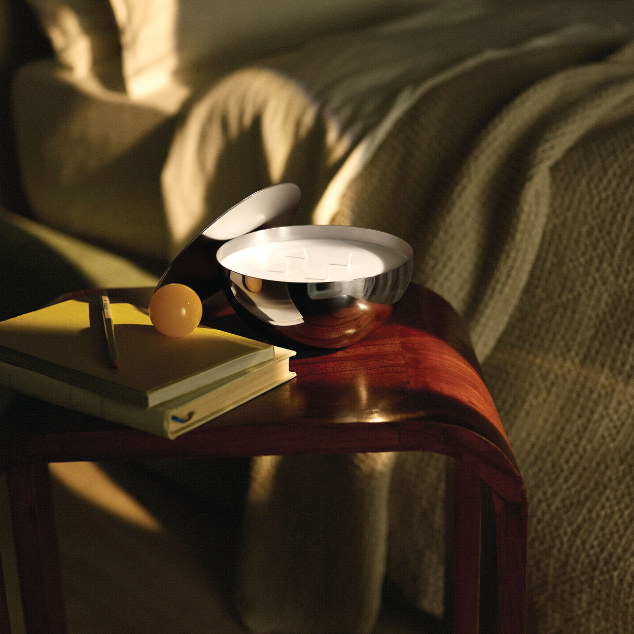 Vonný vosk do svíčky ROCC - CLAY tóny ostrého cedru, petrichoru a pepře