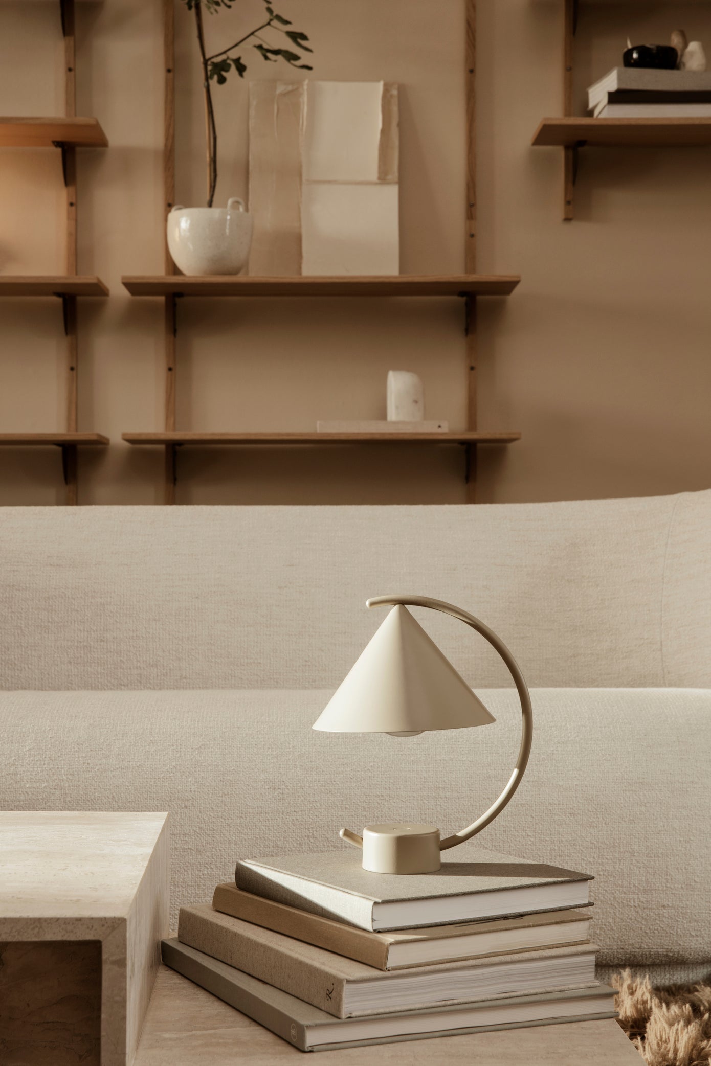 SECTOR TRIPLE NARROW shelf in oak veneer with a brass finish