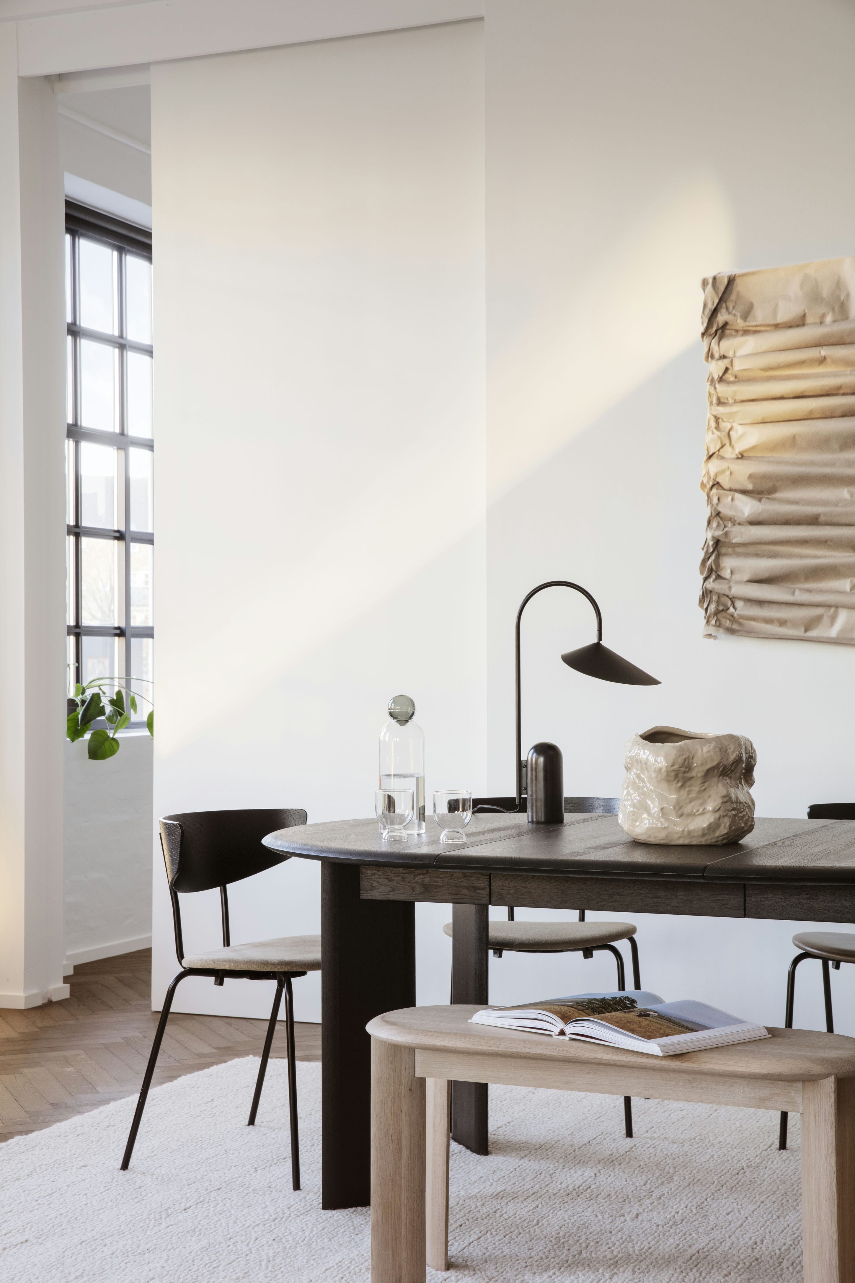 Arum table lamp black marble