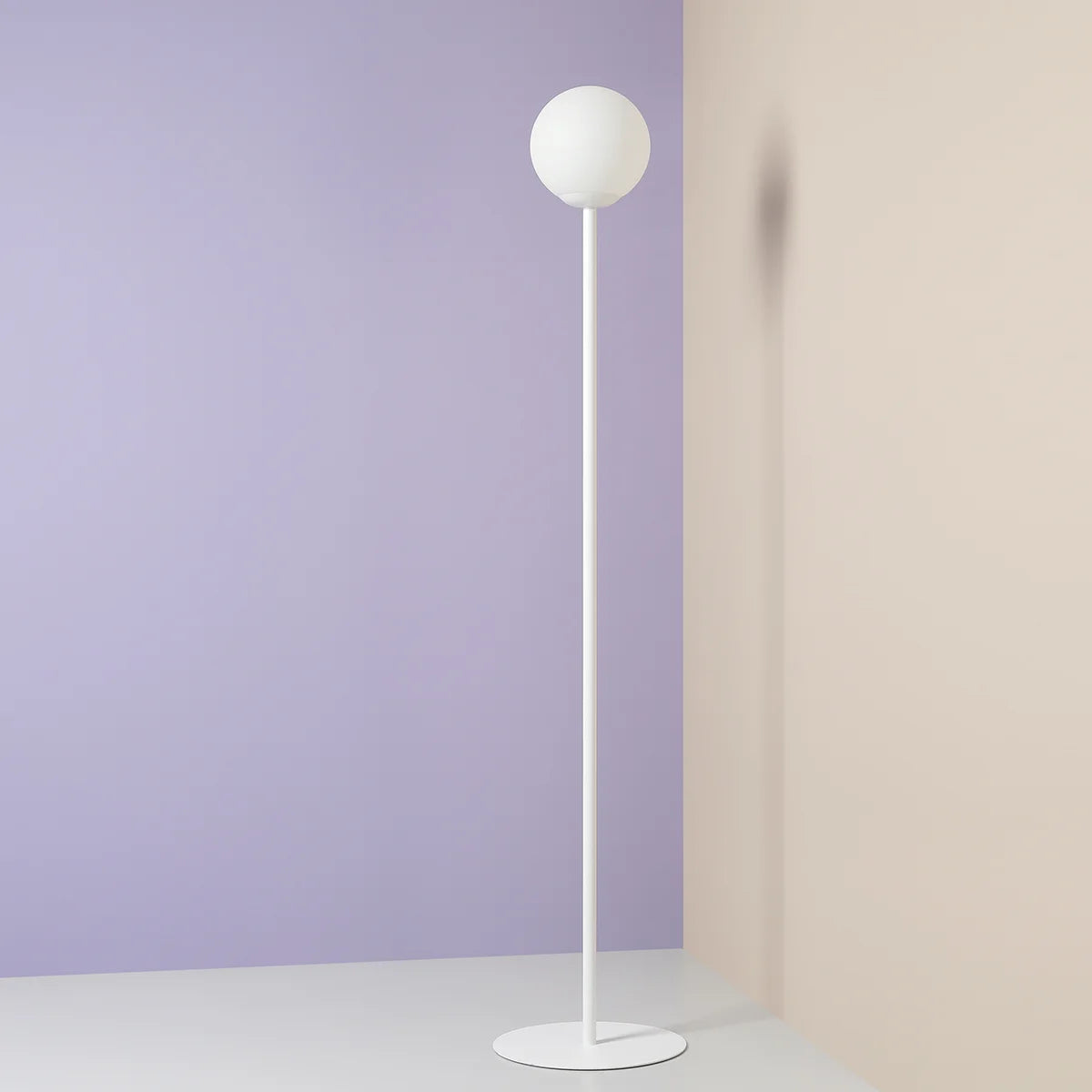 Pinne white floor lamp