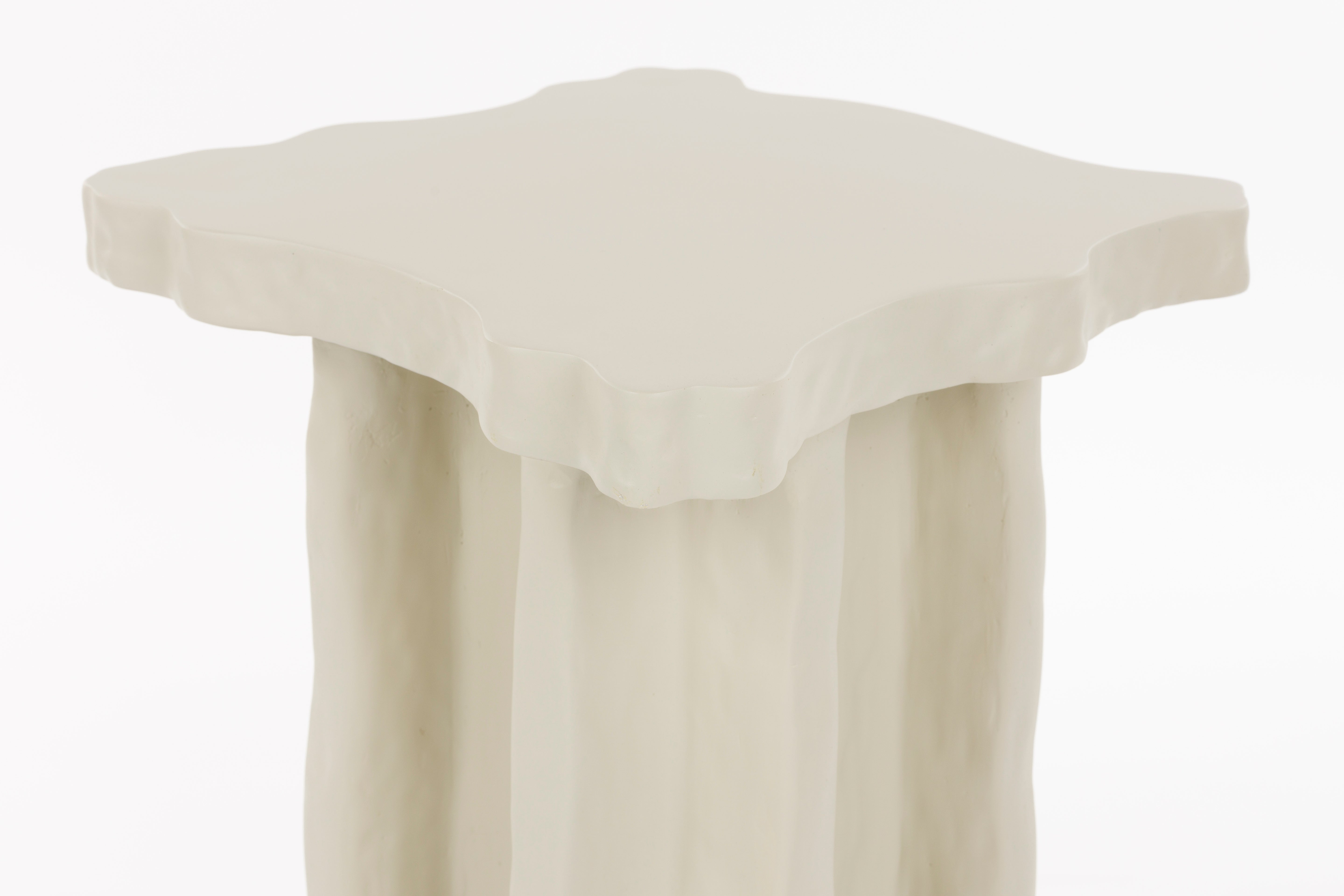 Čtvercový boční stolek BORN TO BE ALIVE béžový