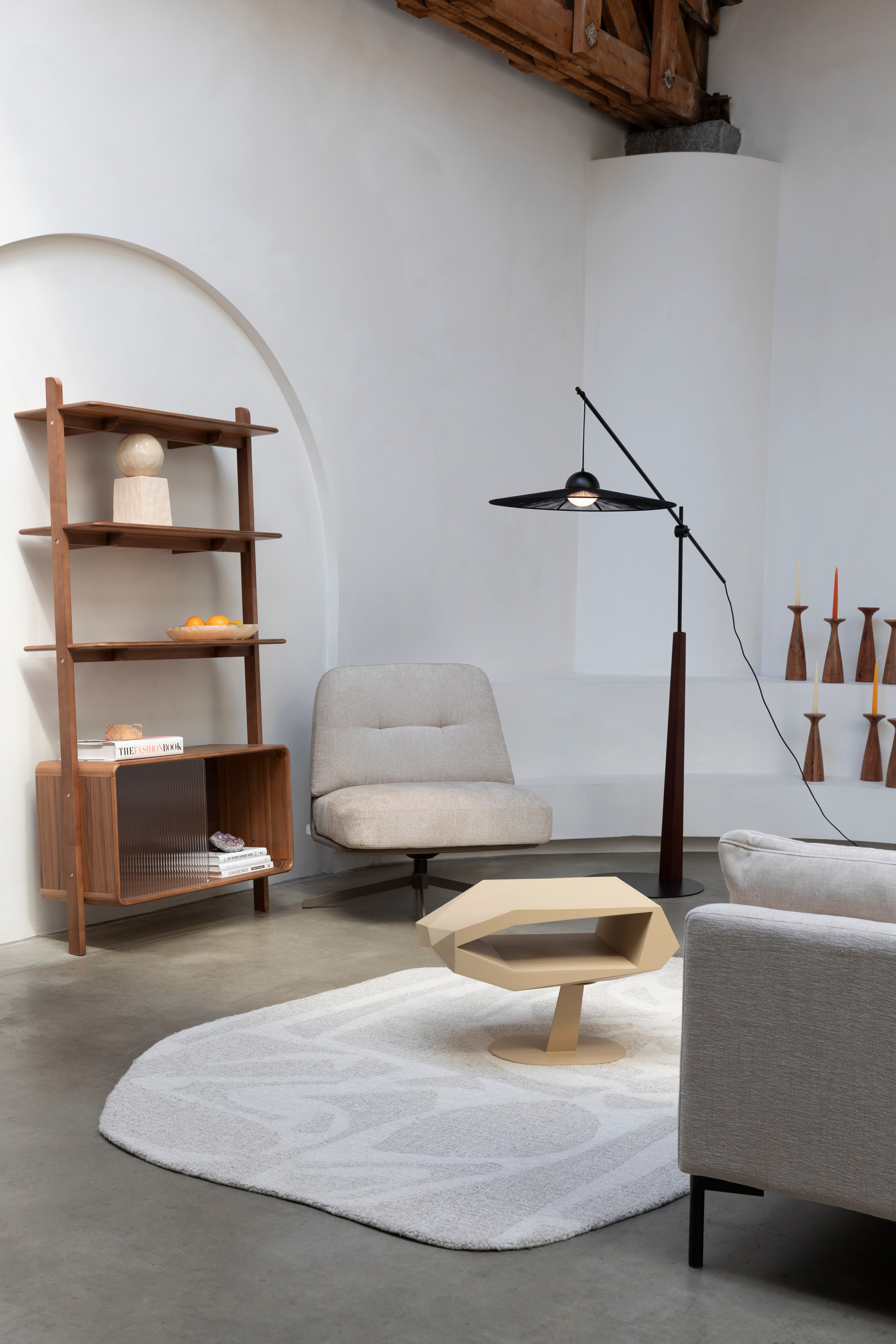 Křeslo BENJAMIN béžová ekokůže s béžovým podstavcem