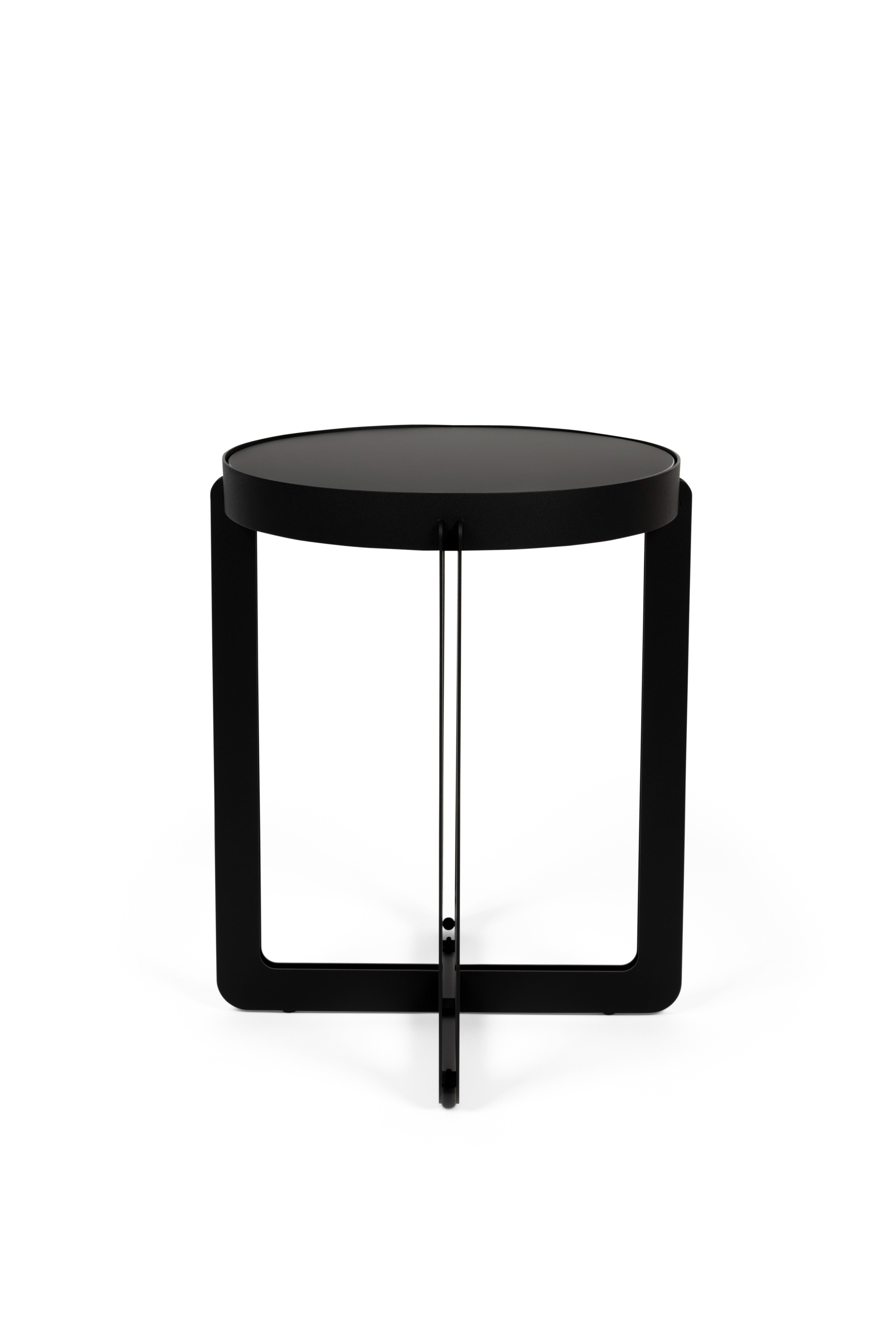 CENTRE black side table
