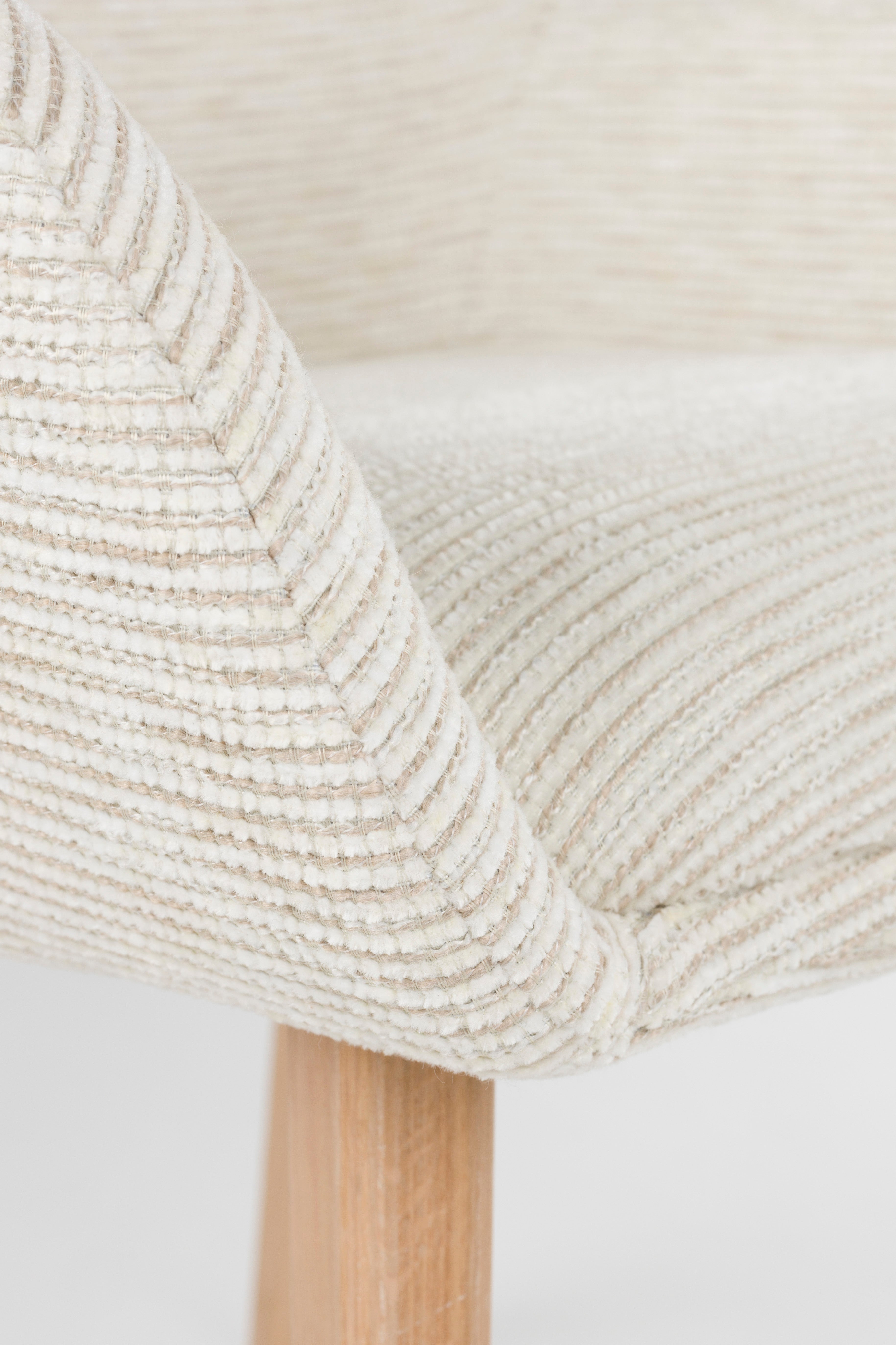 LOUA chair white with wooden base