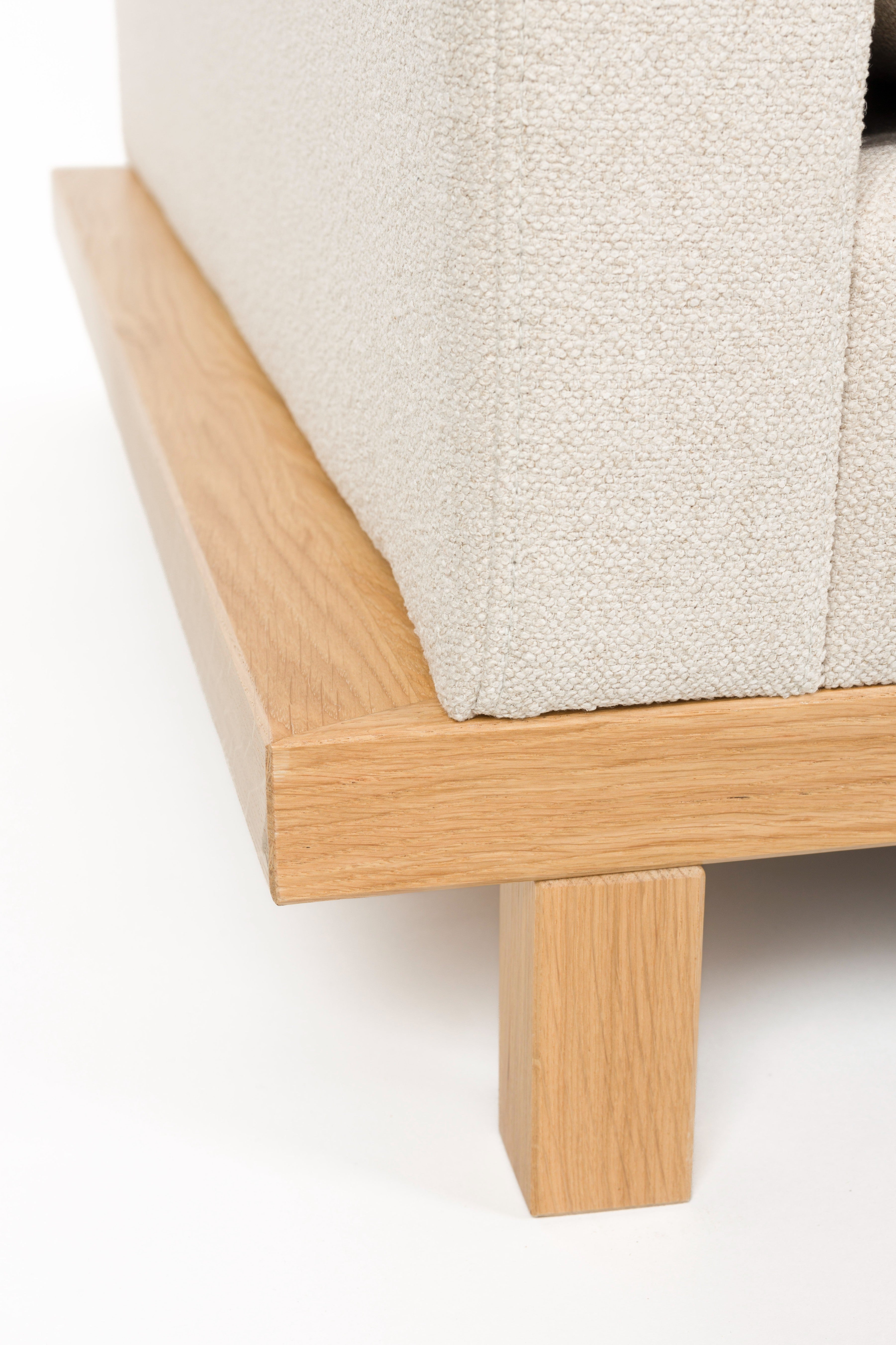 Pohovka 3-osobová BLOSSOM béžová s dřevěným podstavcem