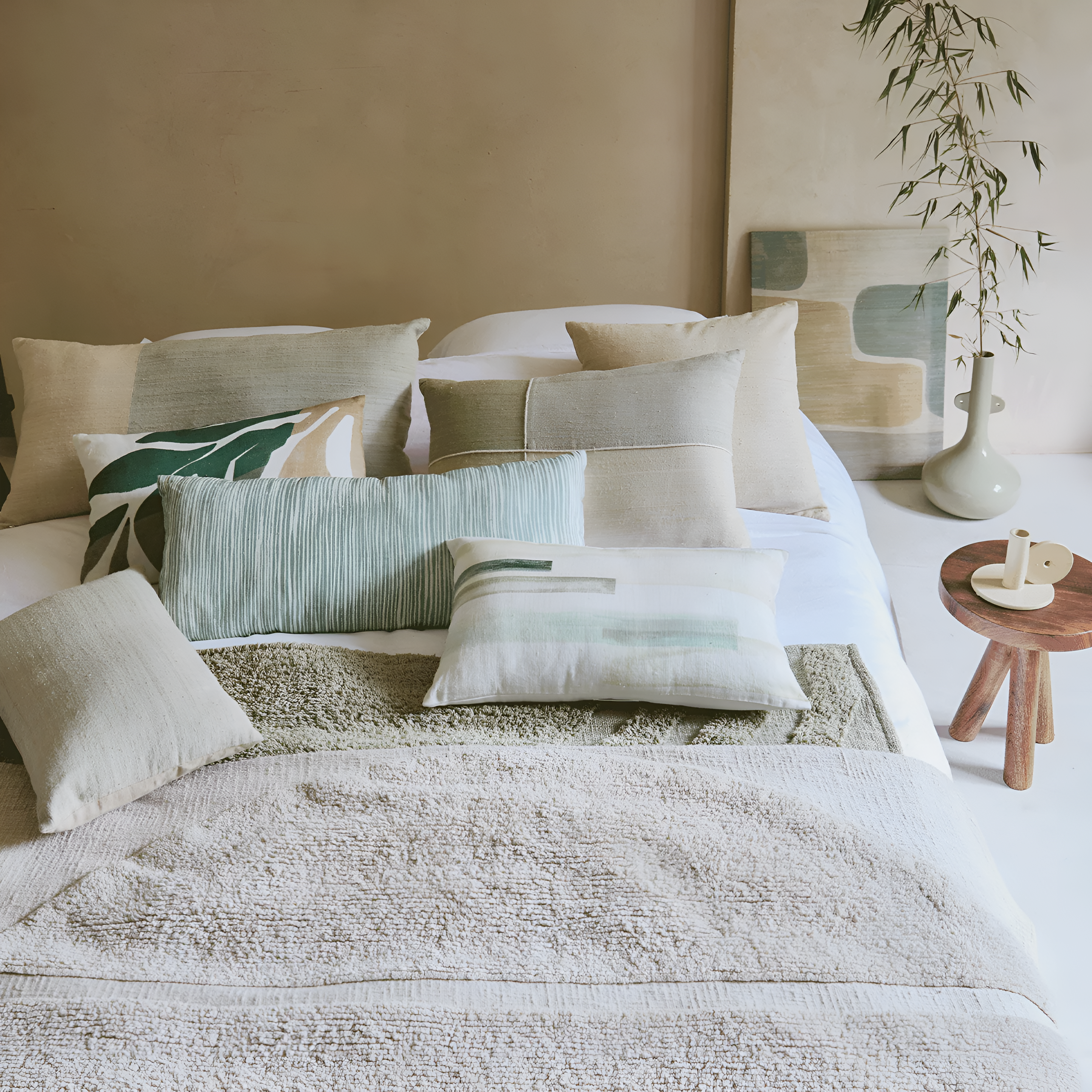 Beige silence pillow with olwik