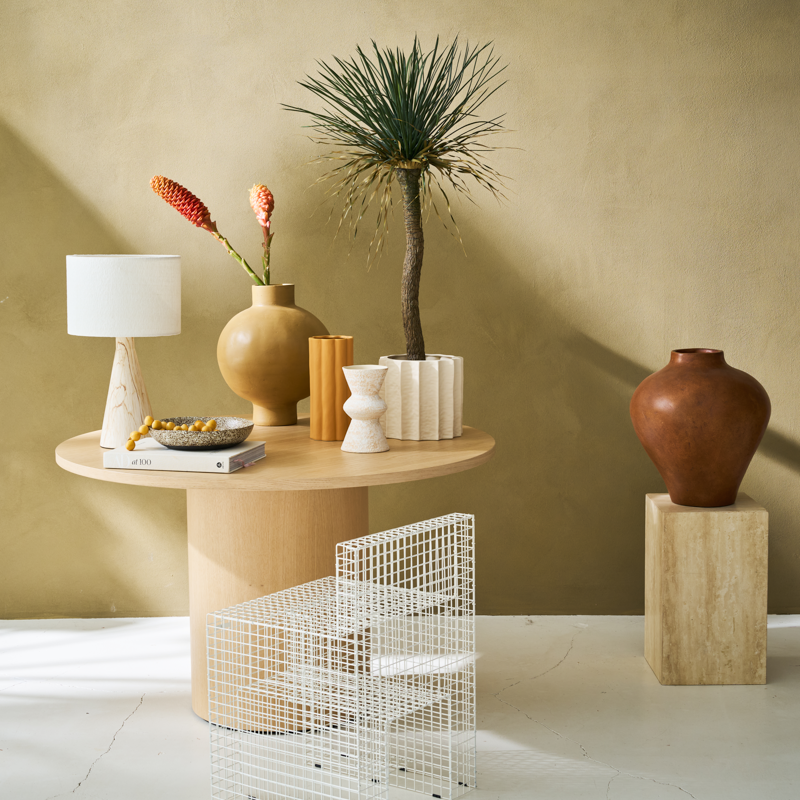 Stolní lampa JUN s keramickým podstavcem a lněným stínidlem