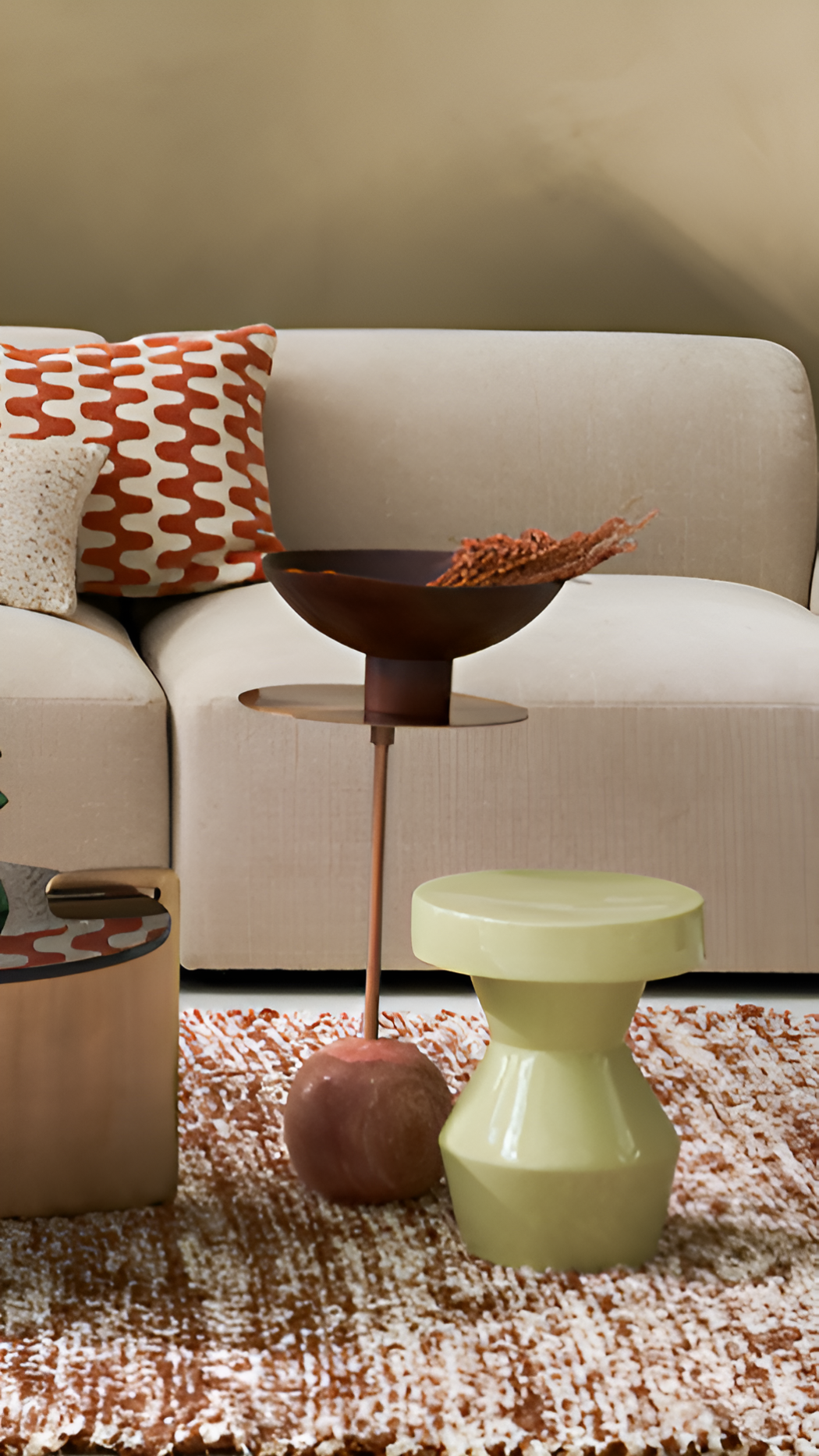 Boční stolek SCULPTURAL krémová keramika