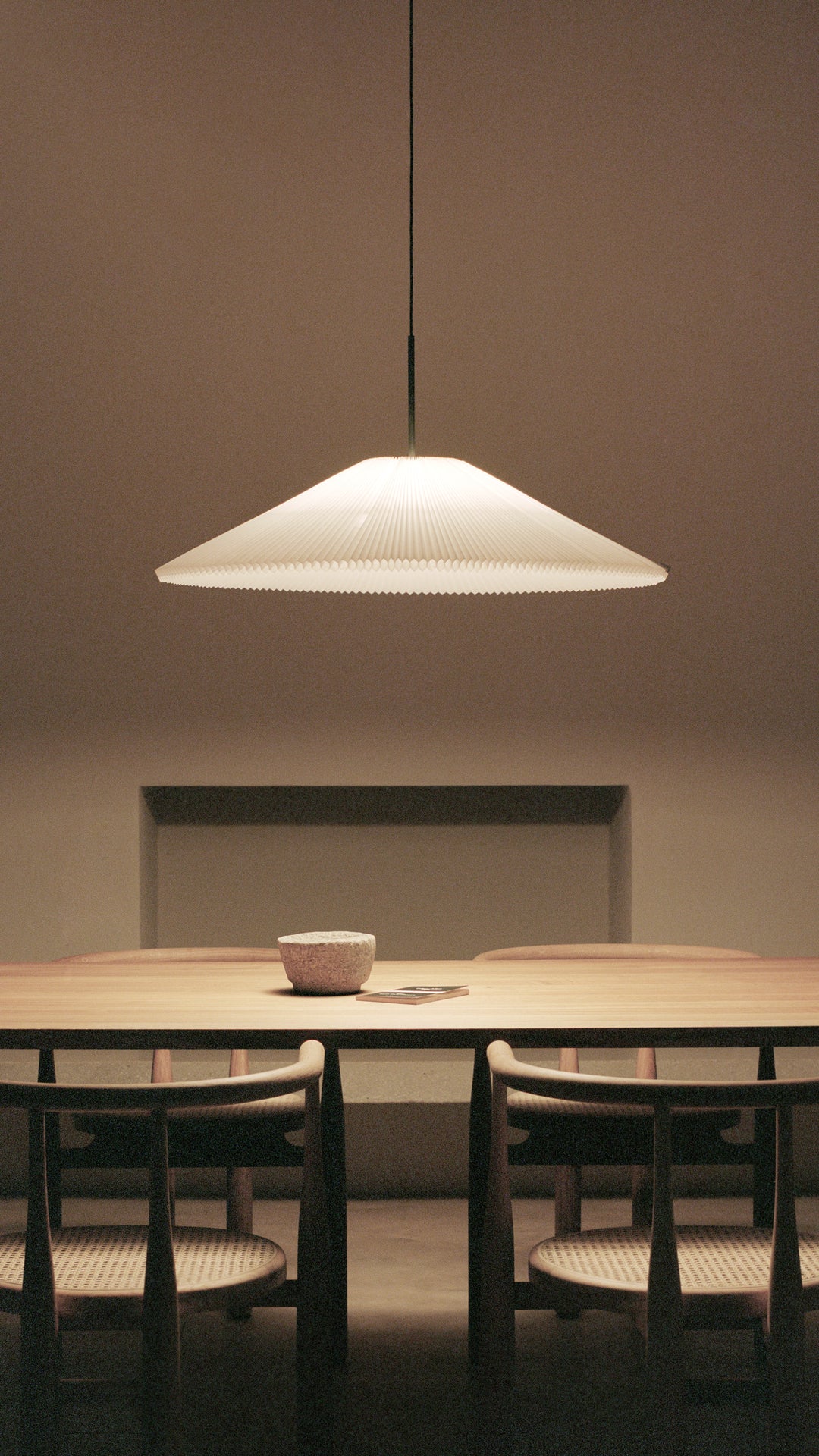 White hanging lamp