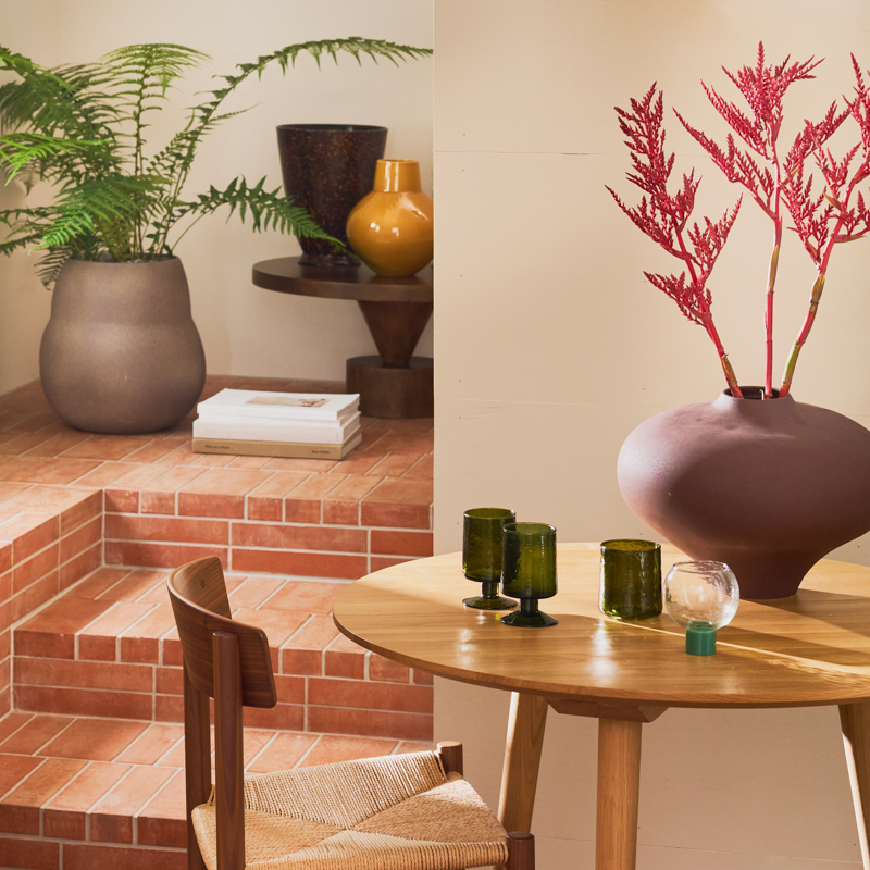 HAMMERED Green Glass Wine Glass