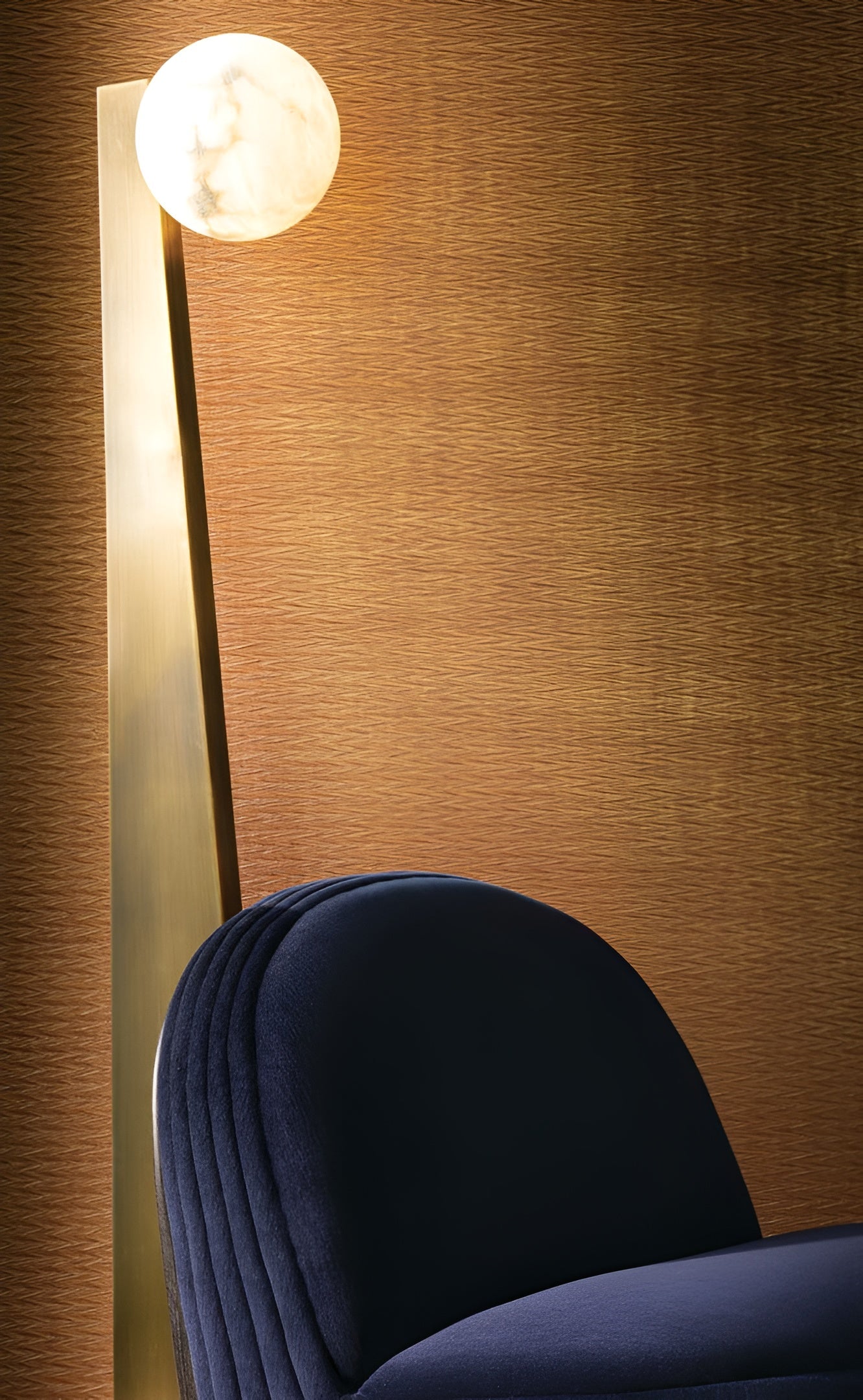 Textile wallpaper with a metallic geometric pattern THÉIA in golden color