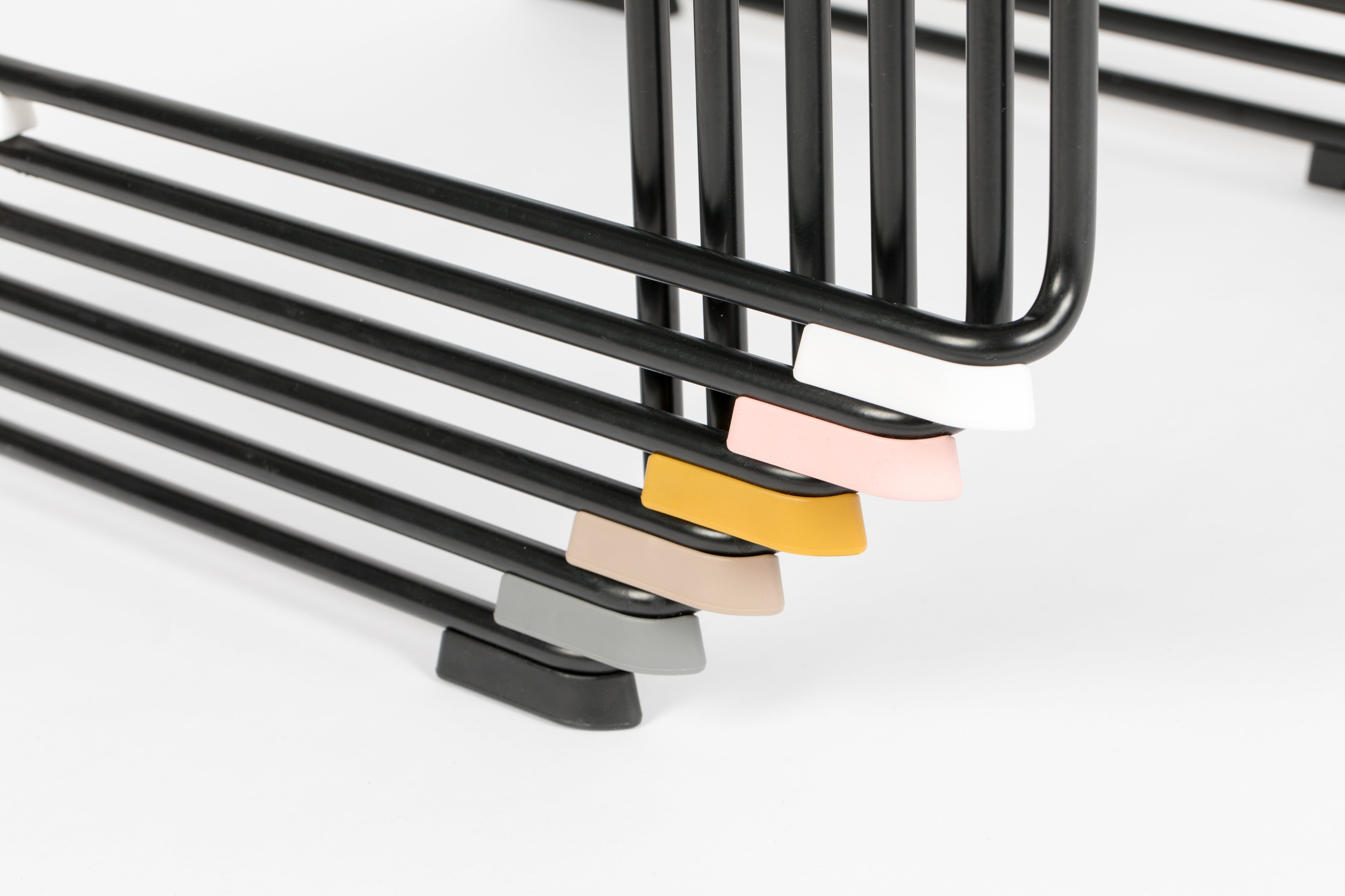 Židle STACKS béžová s černým podstavcem