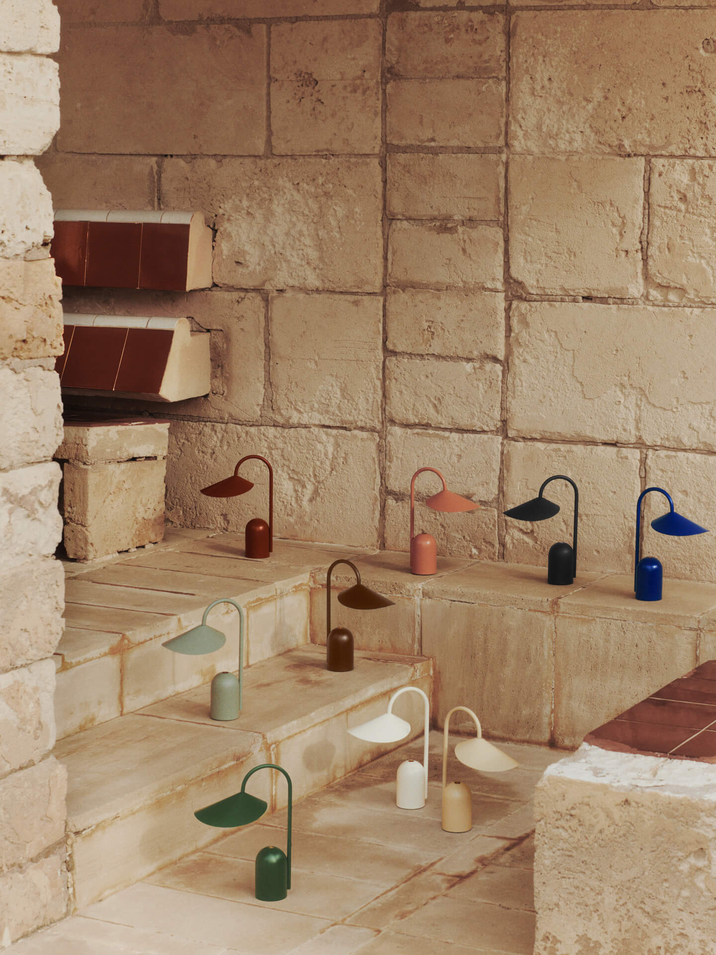 Přenosná lampa ARUM lososově růžová