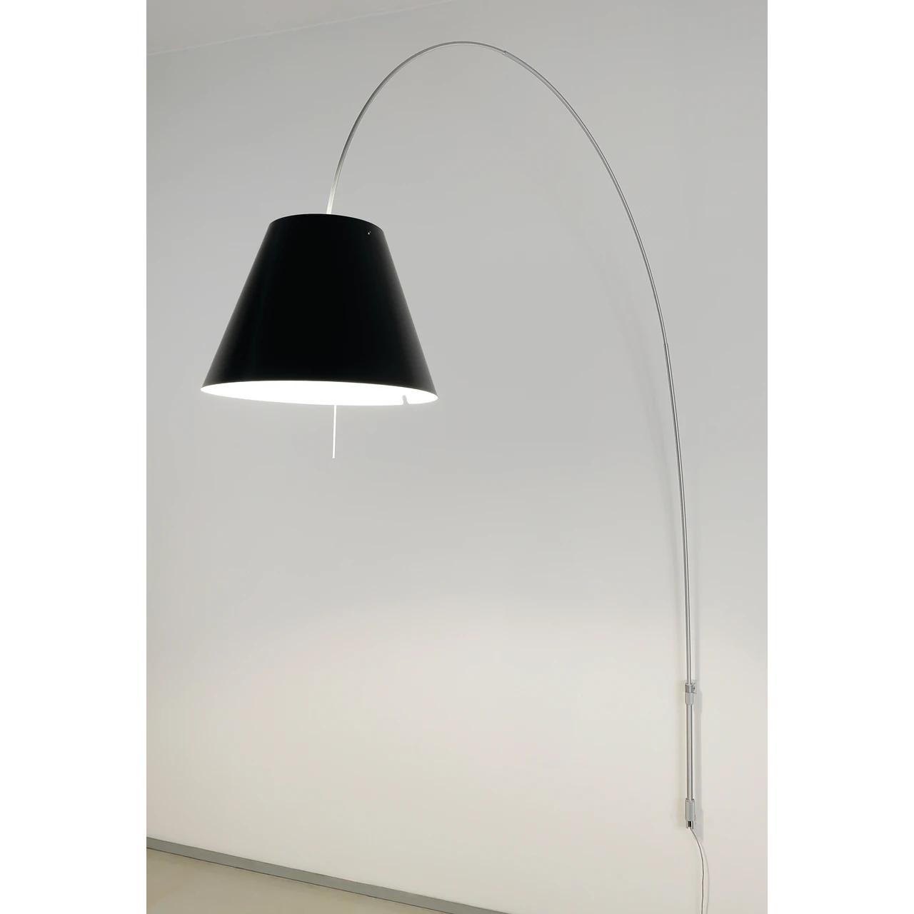 Lampa ścienna z wysięgnikiem LADY COSTANZA czarny