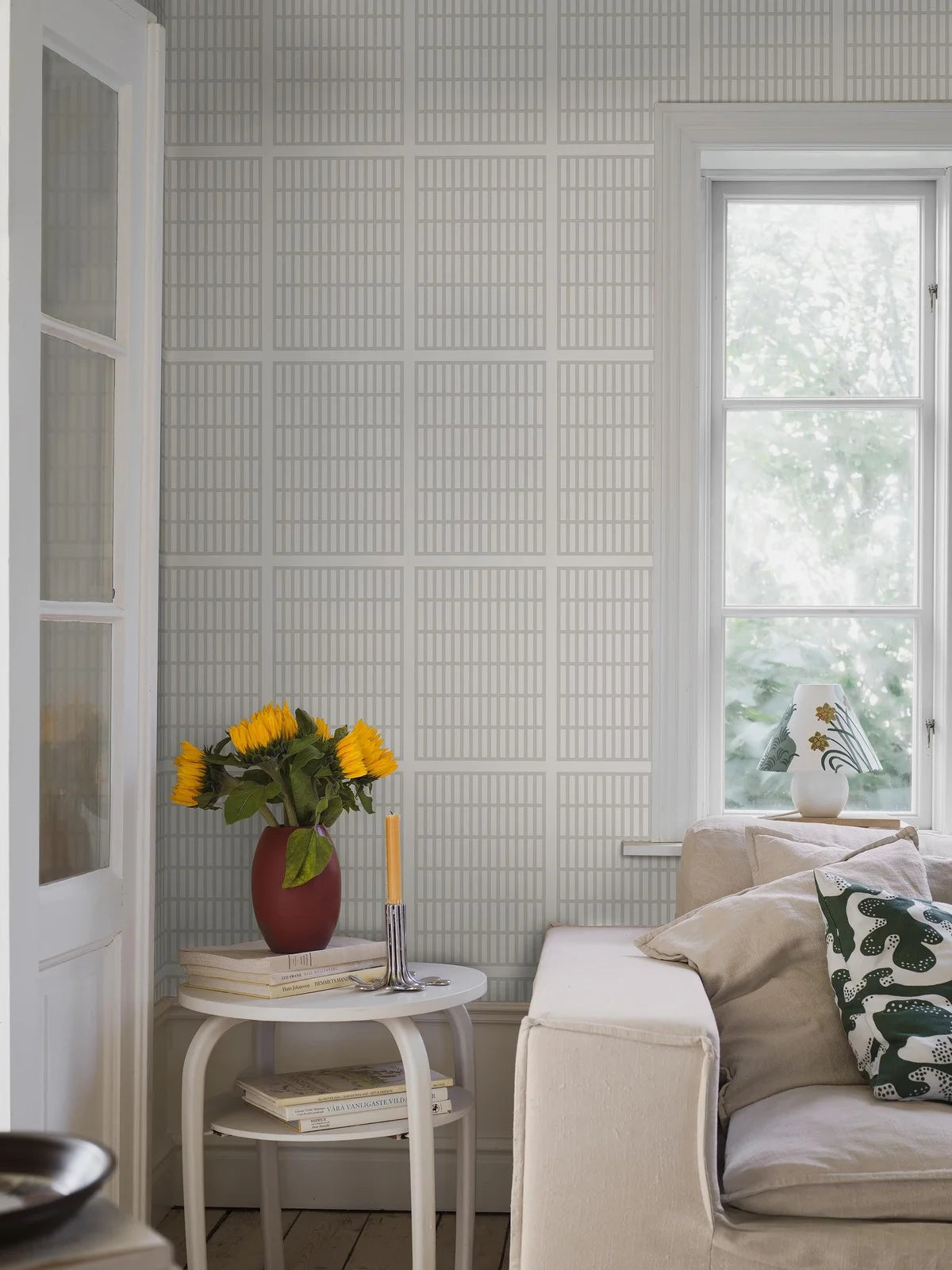 Tapeta s geometrickým vzorem ALVAR AALTO 14/6 bílá se šedou