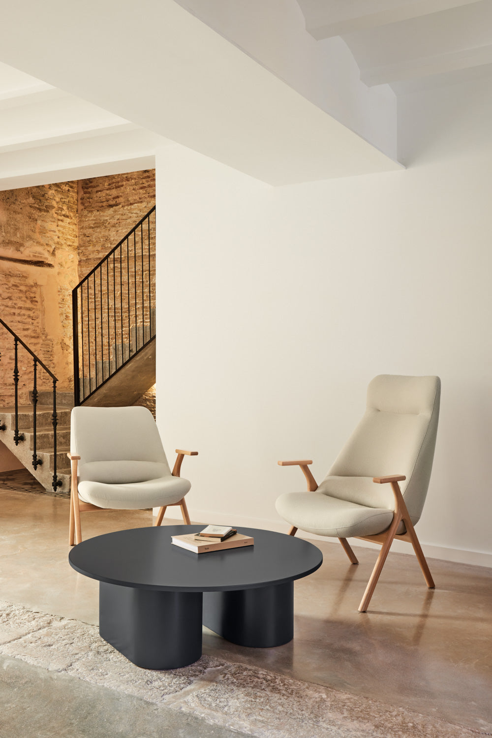 Kulatý konferenční stolek TOTEM antracitový