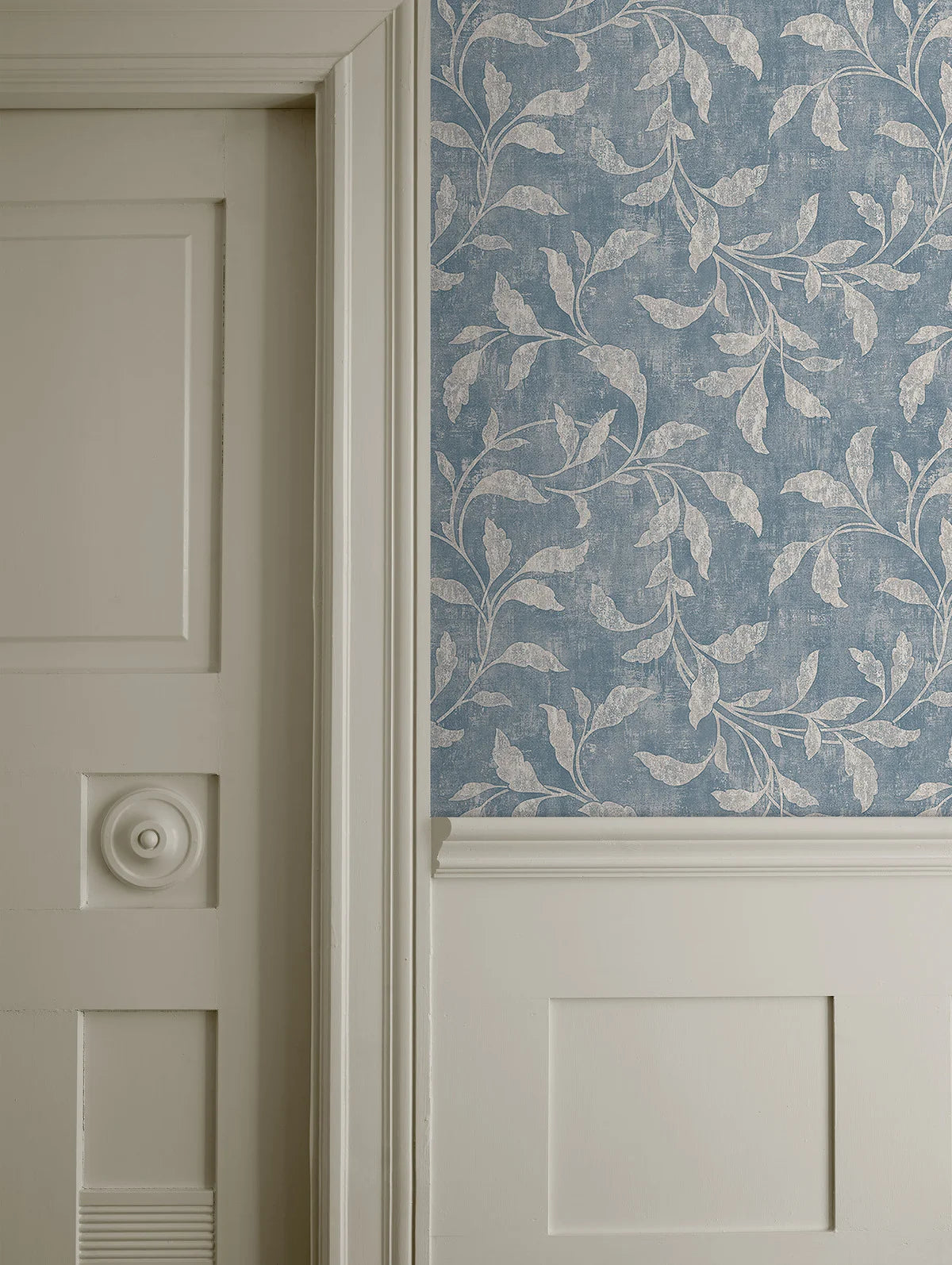 Non-woven paper wallpaper with a floral pattern ROSEWOOD NIGHT blue