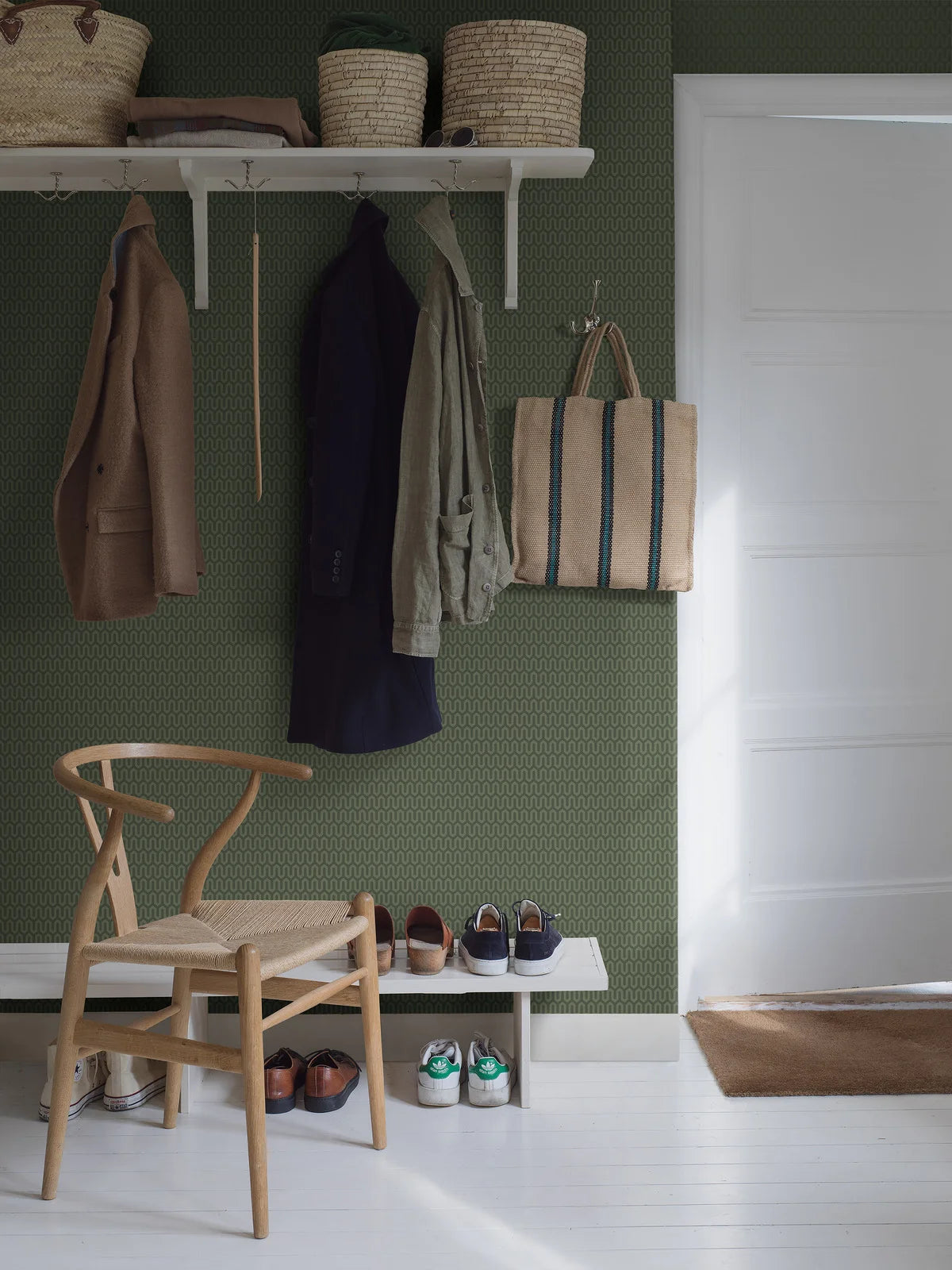 Tapeta flizelinowa papierowa z geometrycznym wzorem YPSILON ciemny zielony