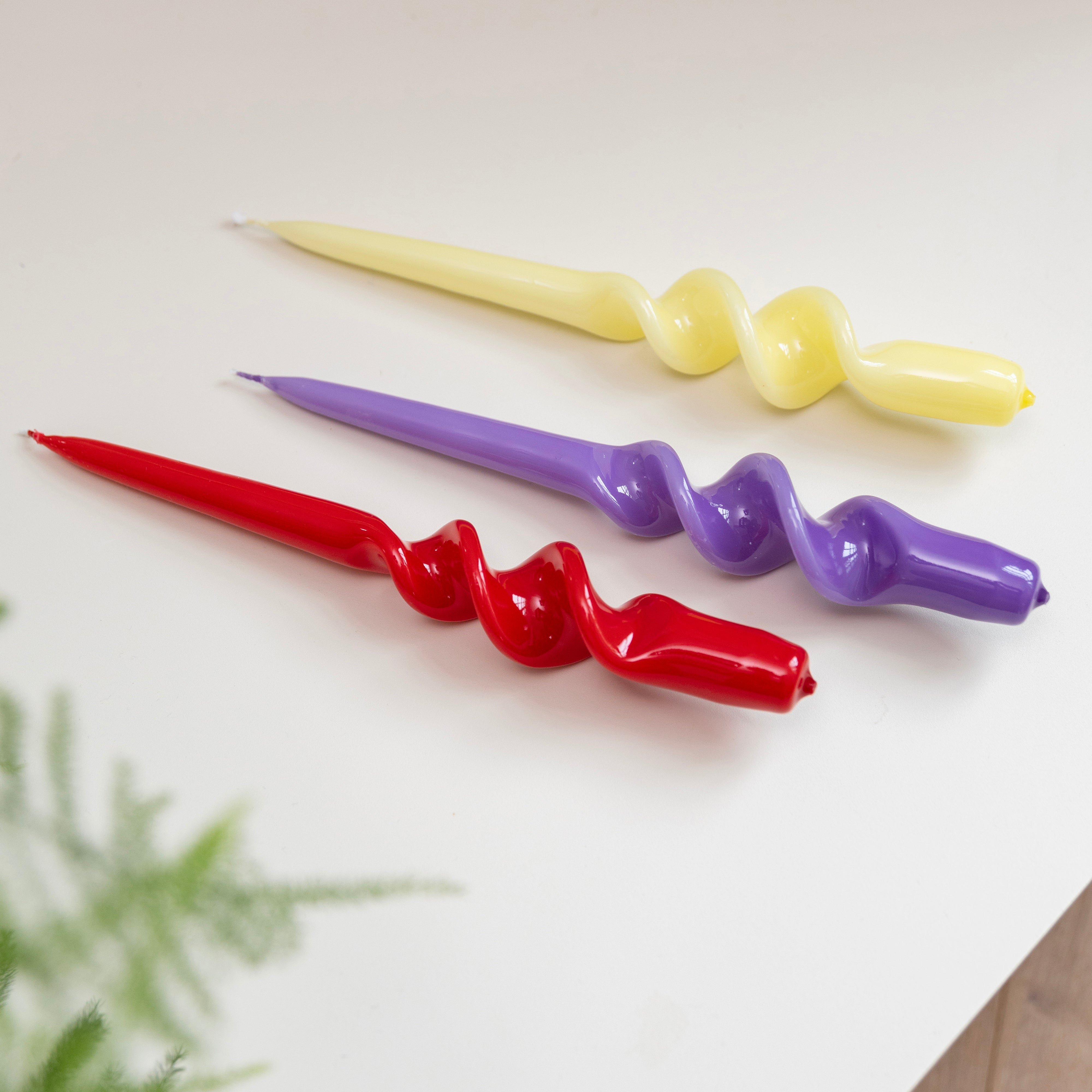 ALPHA SUNSET Candle Set in Purple with Red and Yellow