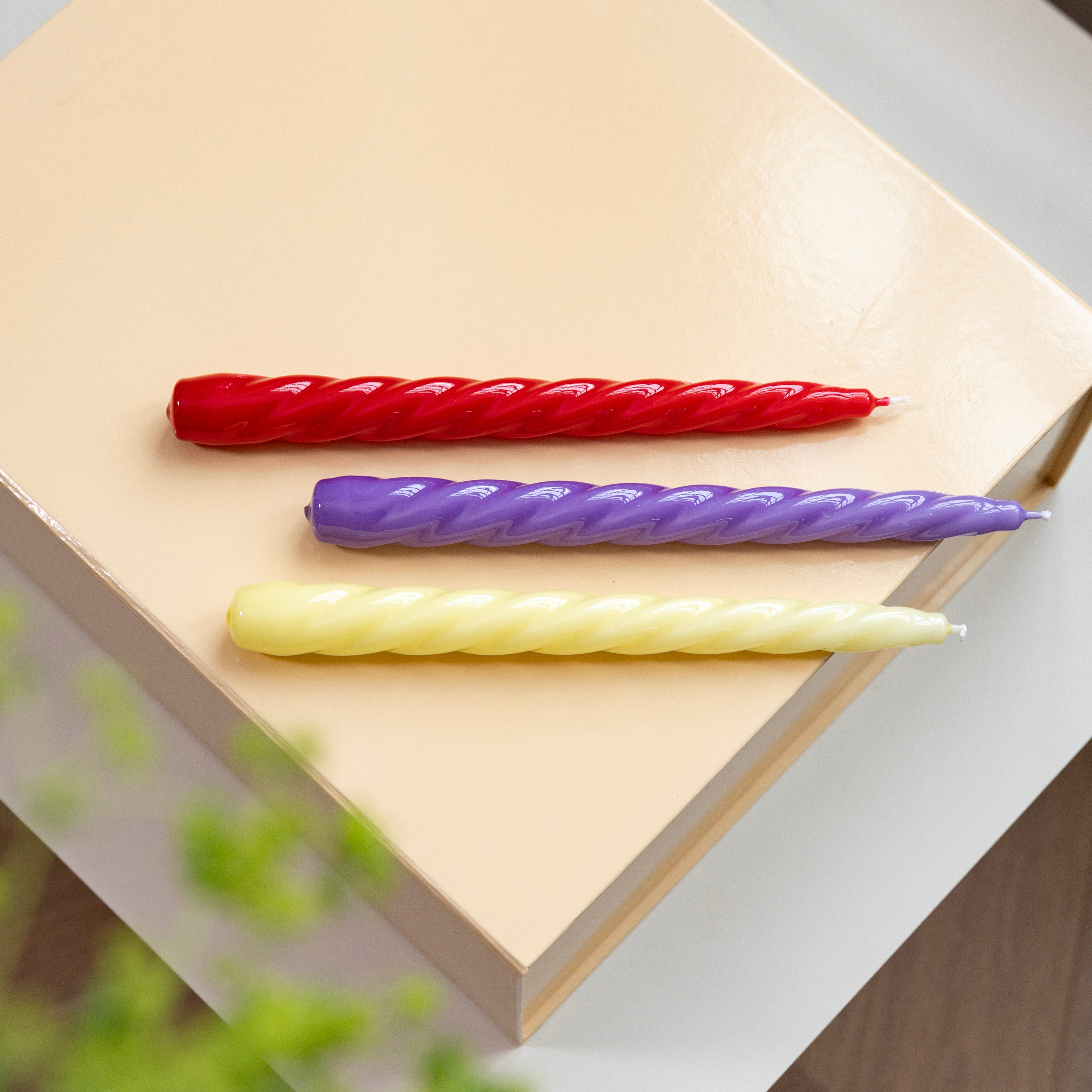 BRAVO SUNSET Candle Set in Purple with Red and Yellow