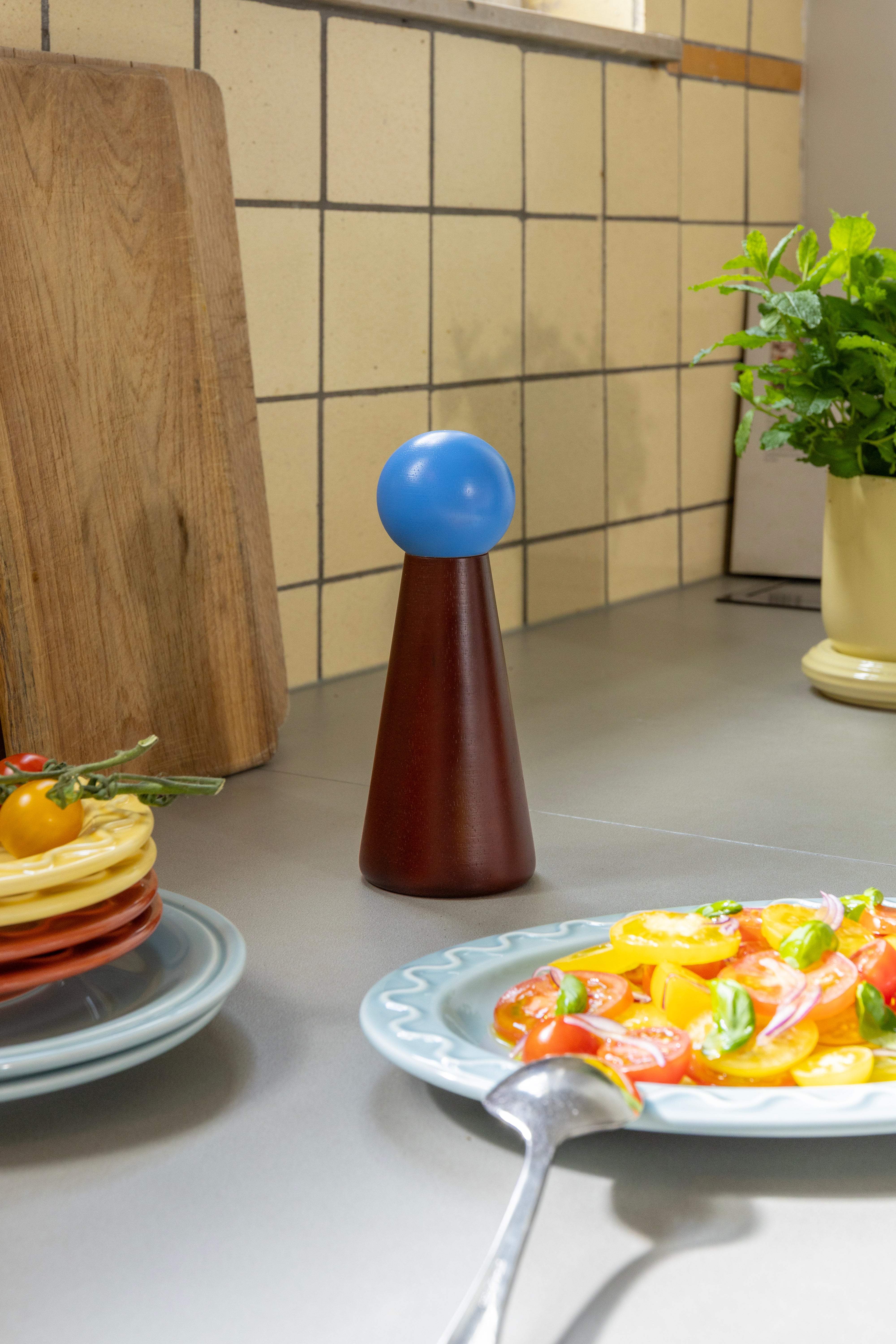 Mlynček na korenie HALMA LARGE burgundský s modrou