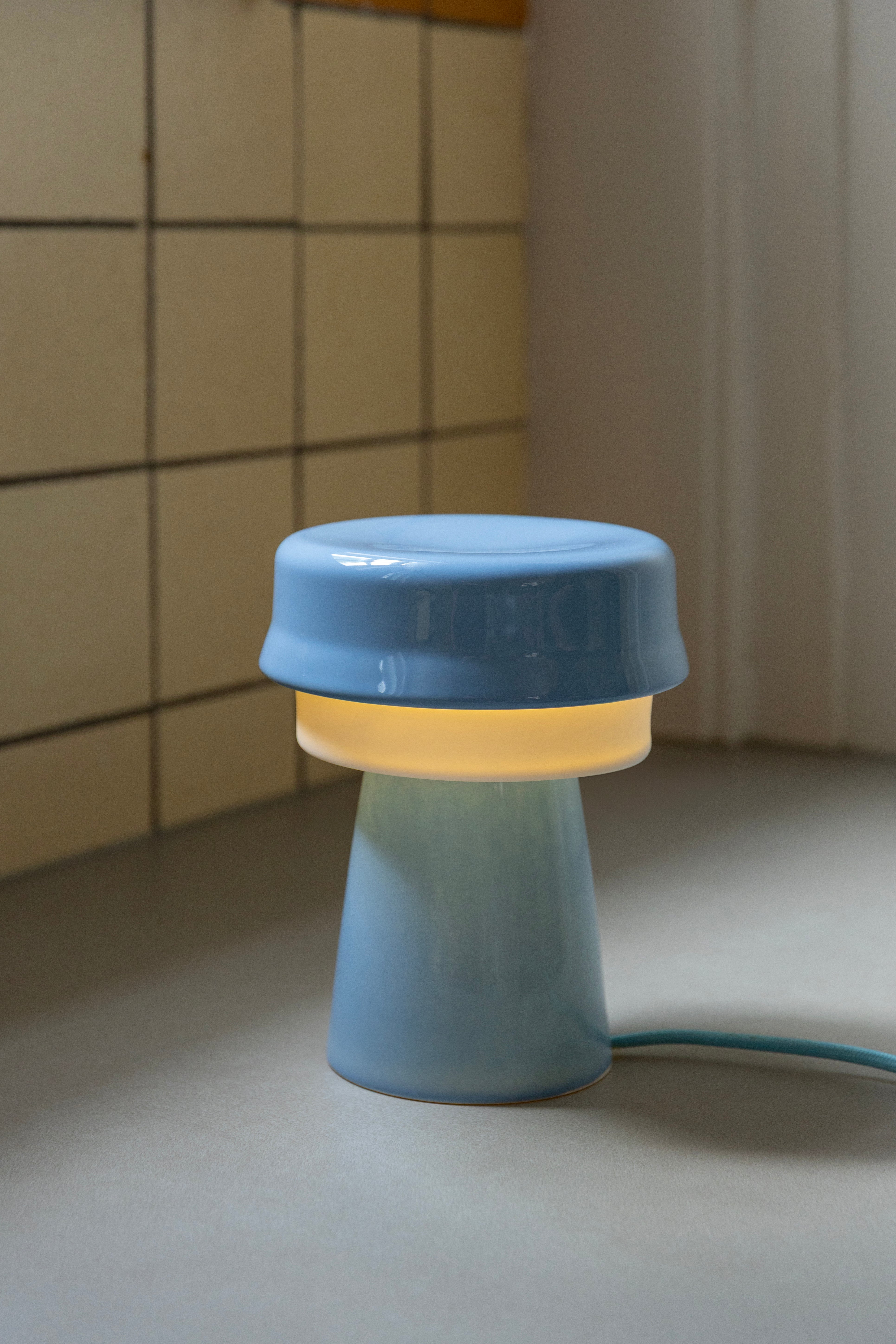 HAT blue table lamp with white