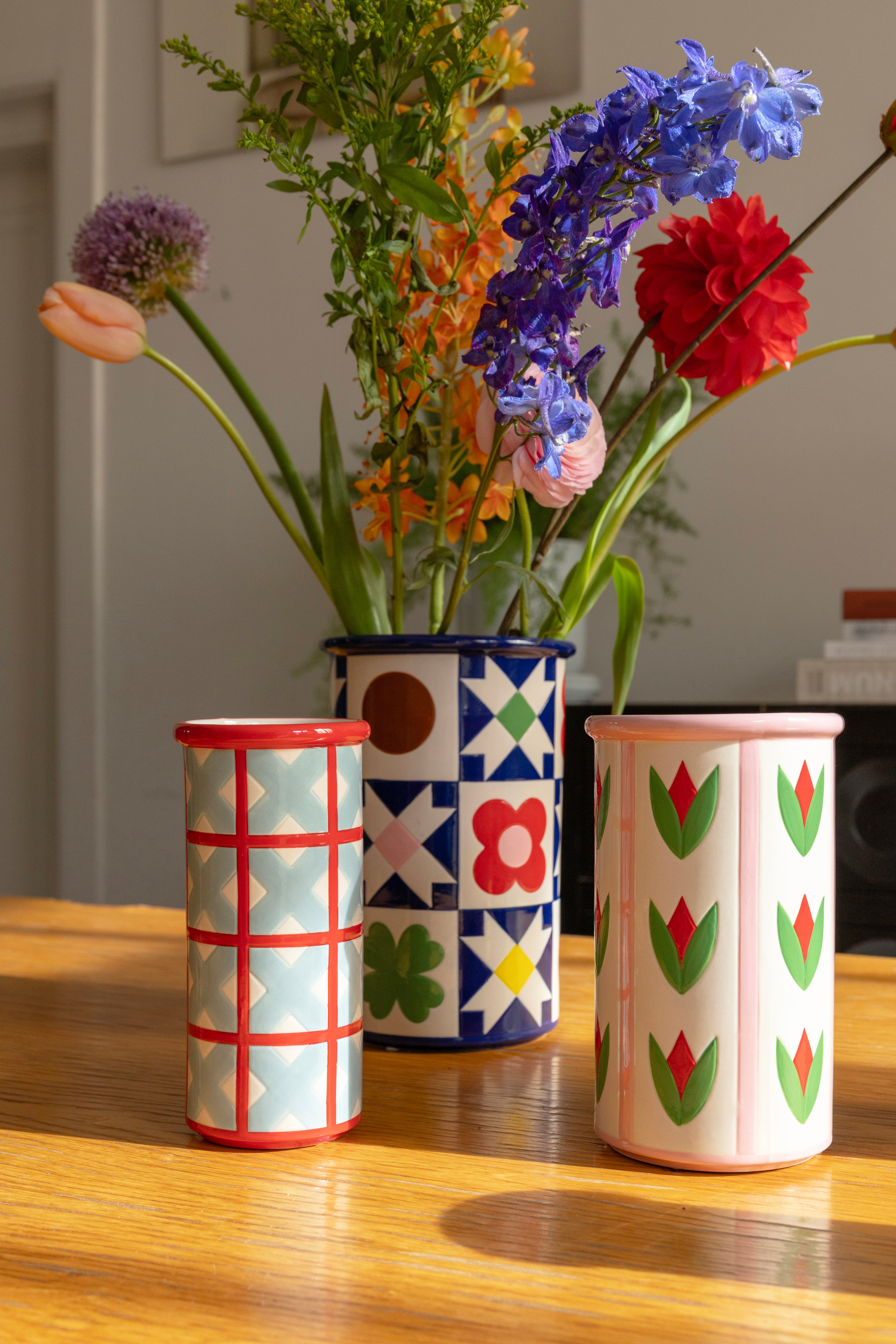 Váza PATCH CROSS modrá s bílou a červenou