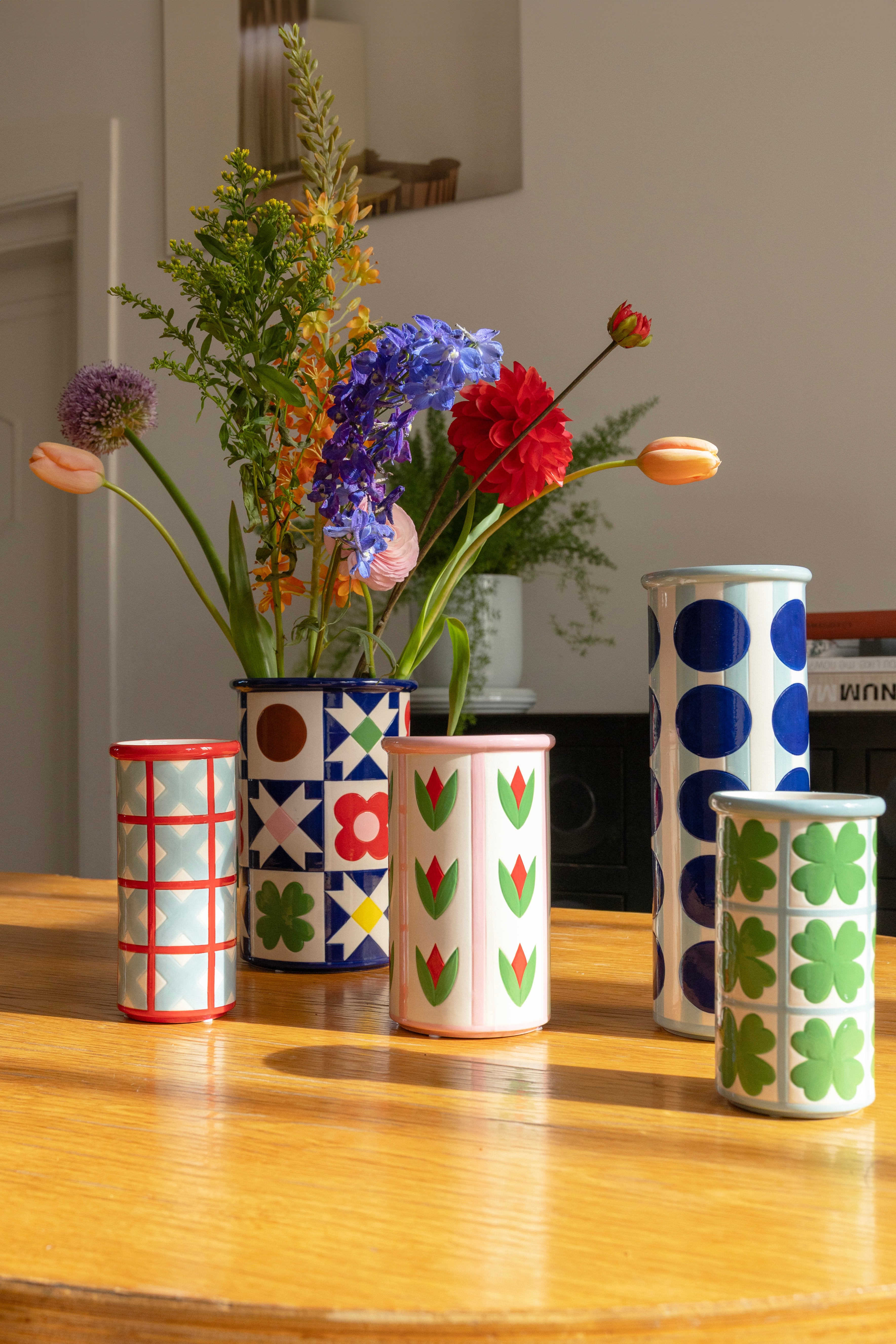 PATCH CLOVER vase white with blue and green